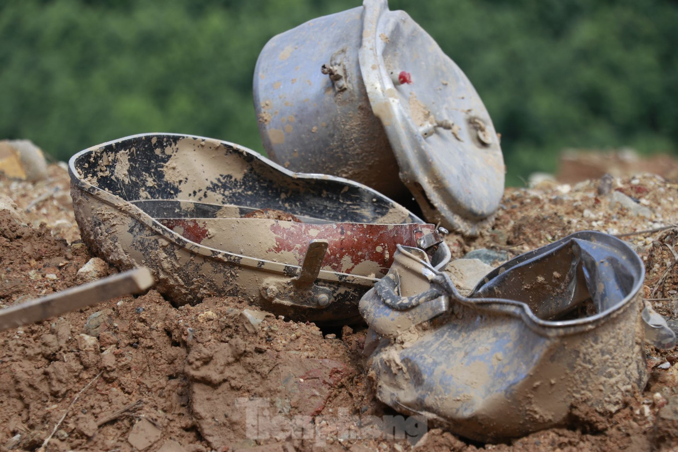 Hiện trường vụ tai nạn khiến vợ chồng anh Ngọc và chị Dinh tử vong. Hiện trường vụ tai nạn khiến vợ chồng anh Ngọc và chị Dinh tử vong.