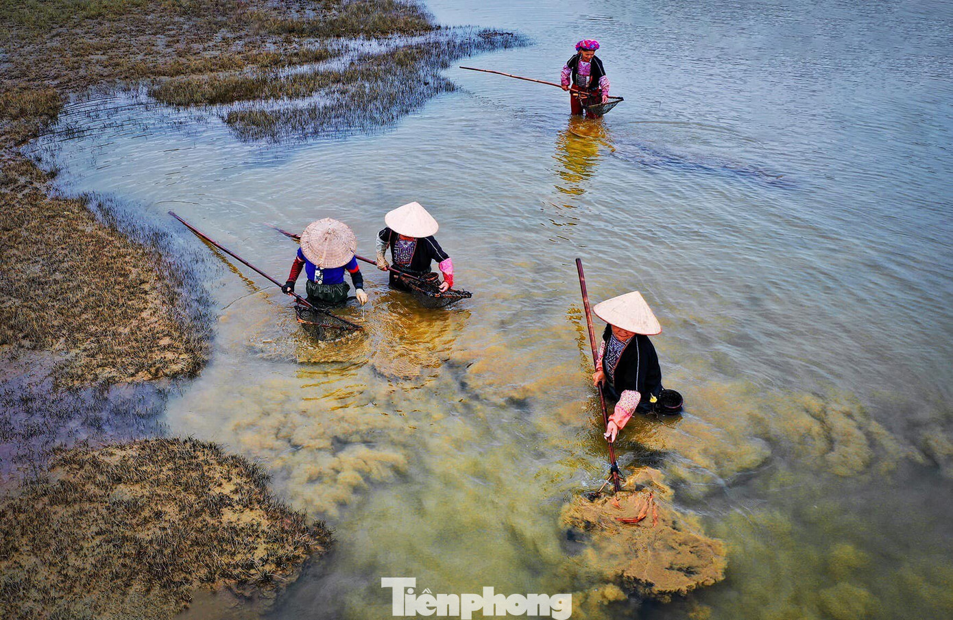 Ngoài ra, bảo vệ và phát huy giá trị mặt nước hồ Thác Bà, hệ thống các đảo trong lòng hồ, các hang động tự nhiên, cảnh quan ruộng bậc thang đặc trưng; các làng, bản dân tộc truyền thống và điểm danh thắng hấp dẫn trong Khu du lịch quốc gia hồ Thác Bà.