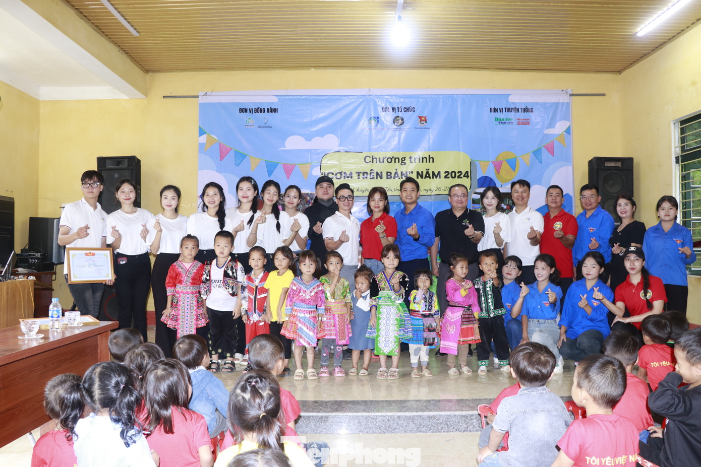 Phát biểu tại đây, anh Đồng Mạnh Linh - Phó Bí thư Tỉnh Đoàn Yên bái cho biết, cơn bão số 3 (siêu bão Yagi) đã gây ra những thiệt hại lớn trên địa bàn tỉnh Yên Bái càng khiến cho cuộc sống của bà con địa phương càng thêm khó khăn, vất vả. Việc các đơn vị, tổ chức thiện nguyện và mạnh thường quân đến giúp đỡ người dân Yên Bái là vô cùng trân quý.