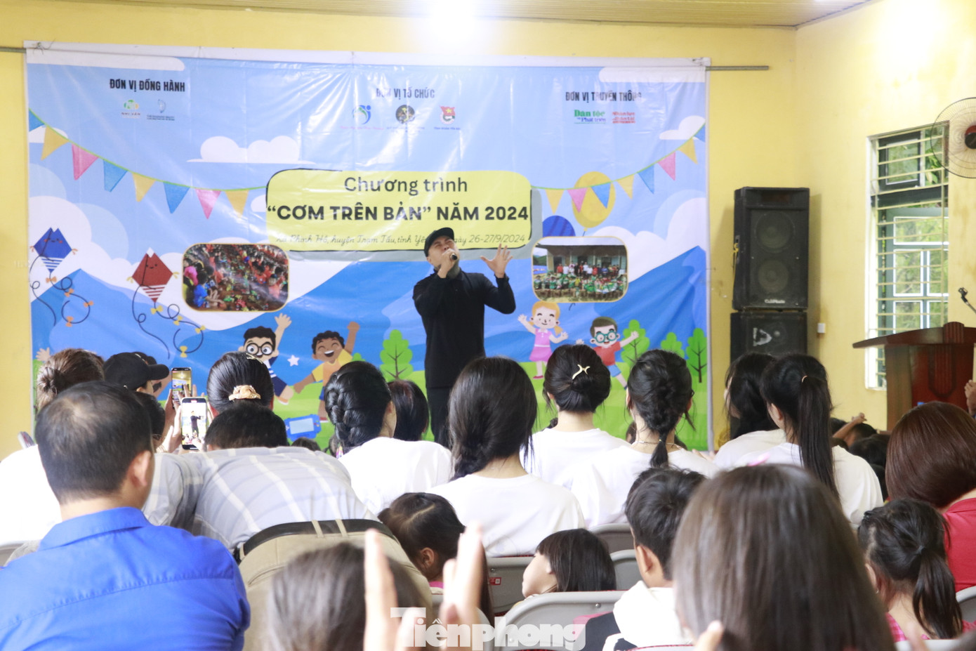 Ngày 27/9, Tỉnh Đoàn Yên Bái cùng các tổ chức thiện nguyện, nhà hảo tâm cùng các thí sinh Top 30 của cuộc thi Duyên dáng Thanh niên Yên Bái năm 2024 cũng tích cực tham gia chương trình.