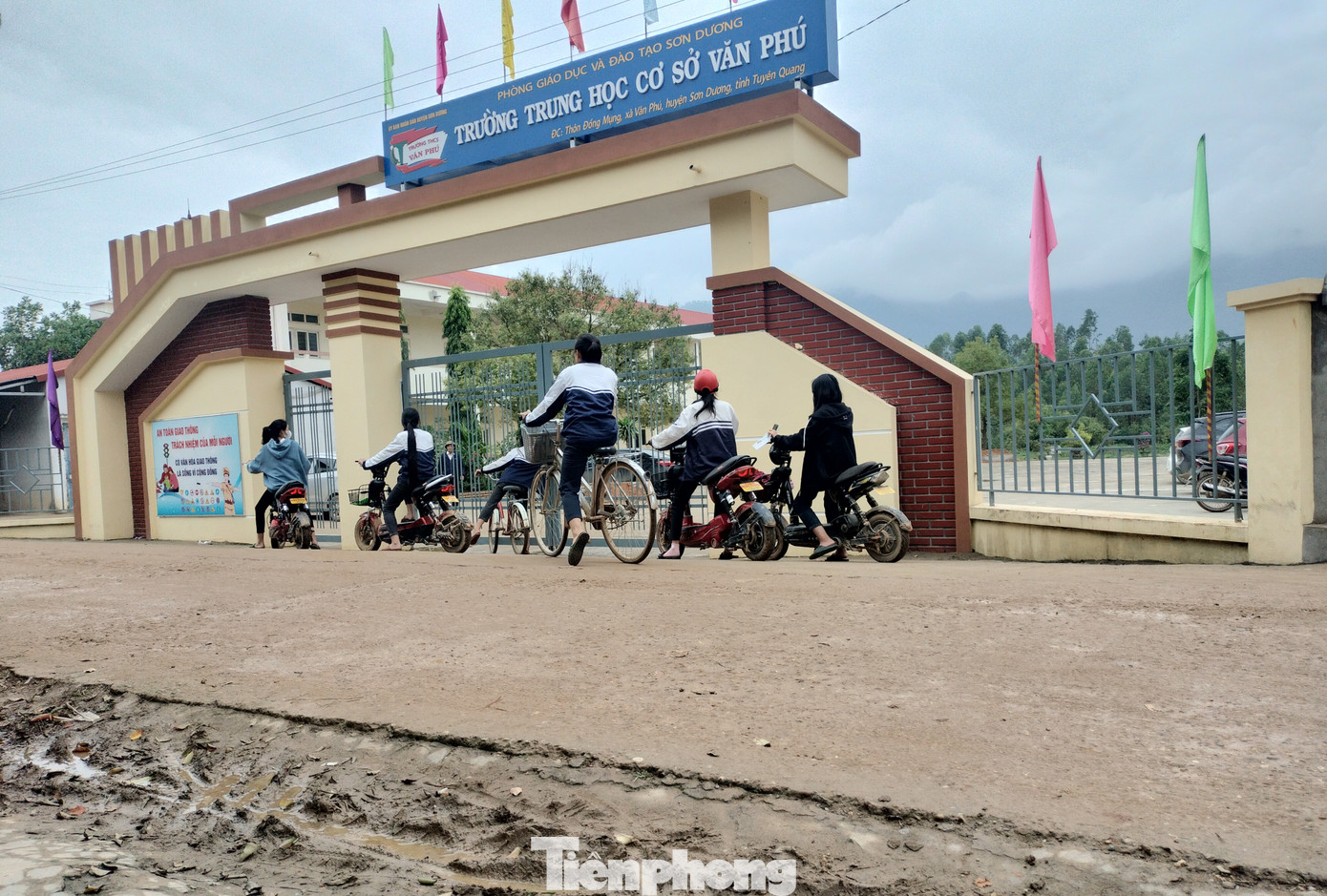 Vụ cô giáo bị học sinh nhốt, xúc phạm: Hiệu trưởng điều chuyển đi đâu, giữ vị trí gì? ảnh 1 Vụ cô giáo bị học sinh nhốt, xúc phạm: Hiệu trưởng điều chuyển đi đâu, giữ vị trí gì? ảnh 1