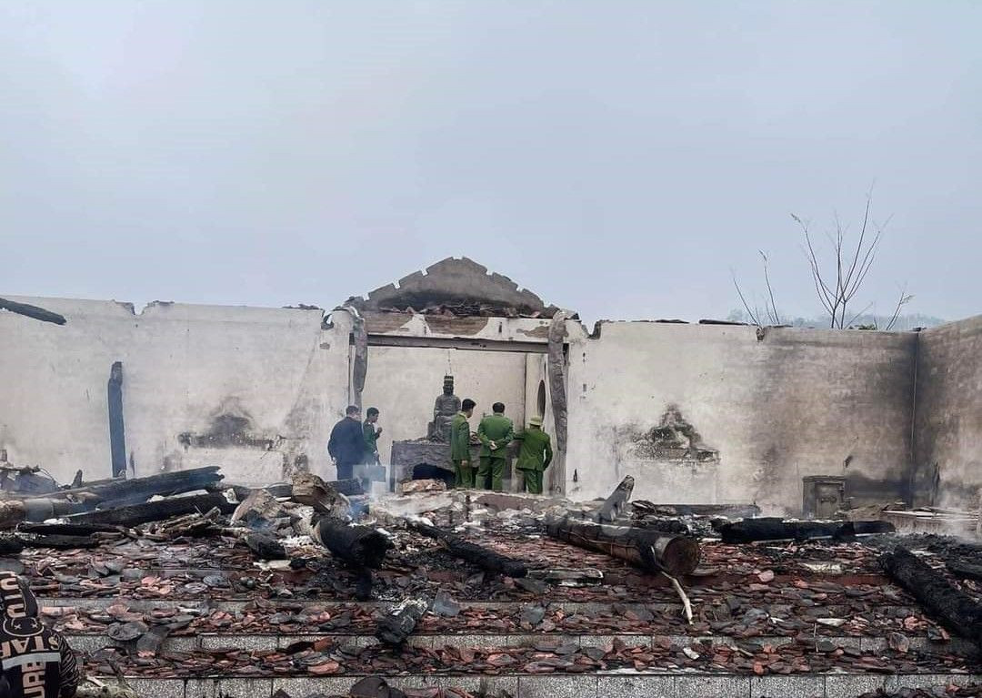 Cơ quan chức năng đang điều tra, làm rõ nguyên nhân vụ cháy. Cơ quan chức năng đang điều tra, làm rõ nguyên nhân vụ cháy.