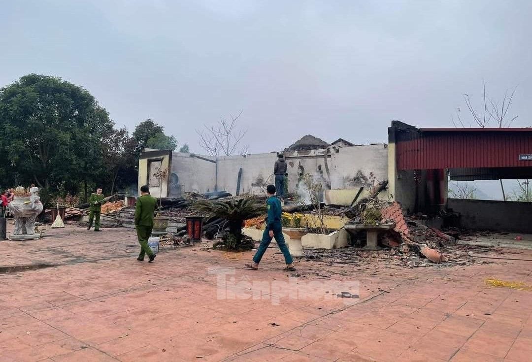 Đền Phúc Linh là điểm sinh hoạt tín ngưỡng tâm linh của cộng đồng các dân tộc trên địa bàn huyện Văn Yên cũng như du khách thập phương. Đền Phúc Linh là điểm sinh hoạt tín ngưỡng tâm linh của cộng đồng các dân tộc trên địa bàn huyện Văn Yên cũng như du khách thập phương.