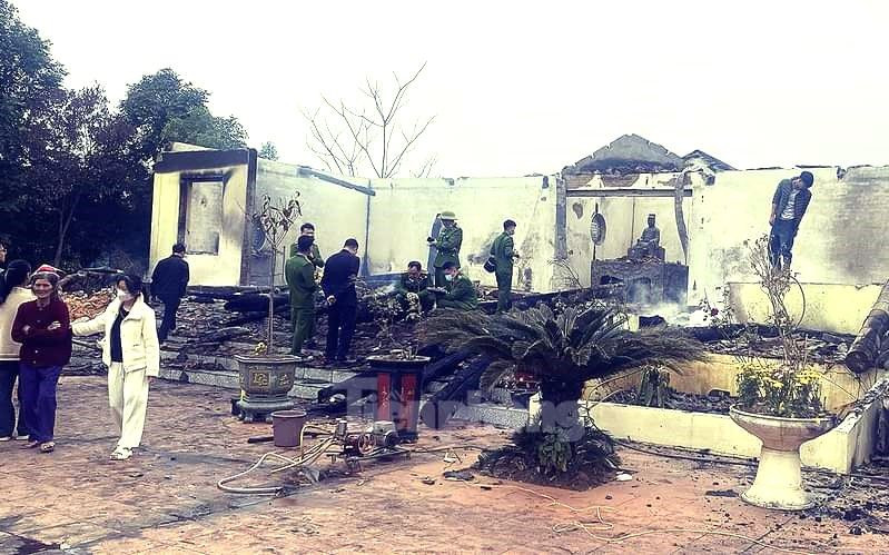 Đến sáng cùng ngày, đám cháy mới được dập tắt hoàn toàn. Đến sáng cùng ngày, đám cháy mới được dập tắt hoàn toàn.