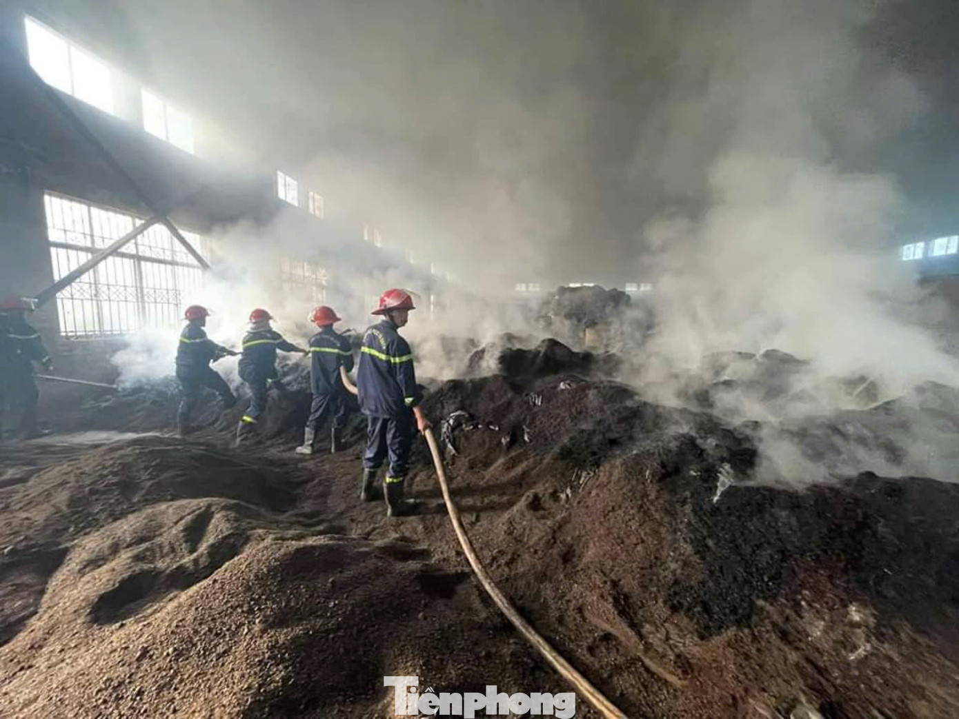 Hiện trường vụ cháy tại nhà máy chè Ích Thành.