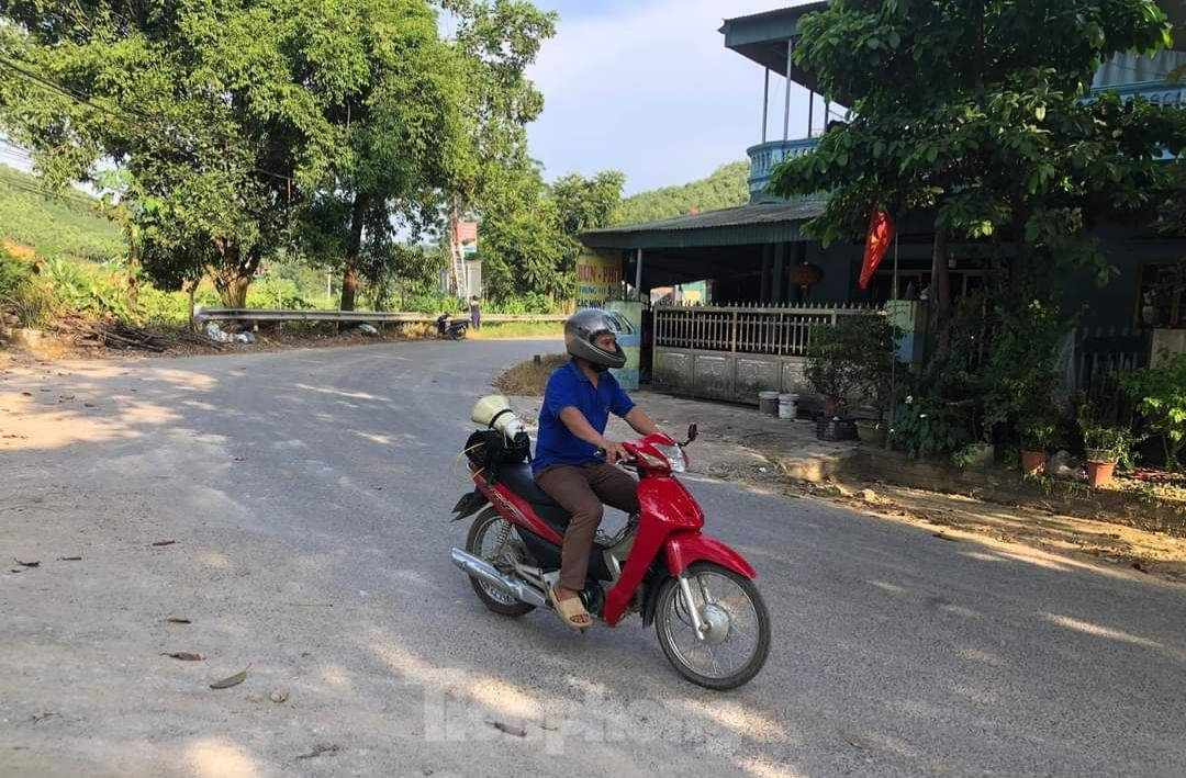 Ngoài ra, để chủ động ứng phó với bão số 3 và hoàn lưu sau bão, UBND huyện Văn Yên yêu cầu UBND các xã, thị trấn xác định vùng có nguy cơ mất an toàn khi mưa bão, chủ động chỉ đạo các cơ sở giáo dục trong khu vực có nguy cơ rủi ro cao cho học sinh nghỉ học, đảm bảo an toàn tuyệt đối cho học sinh.