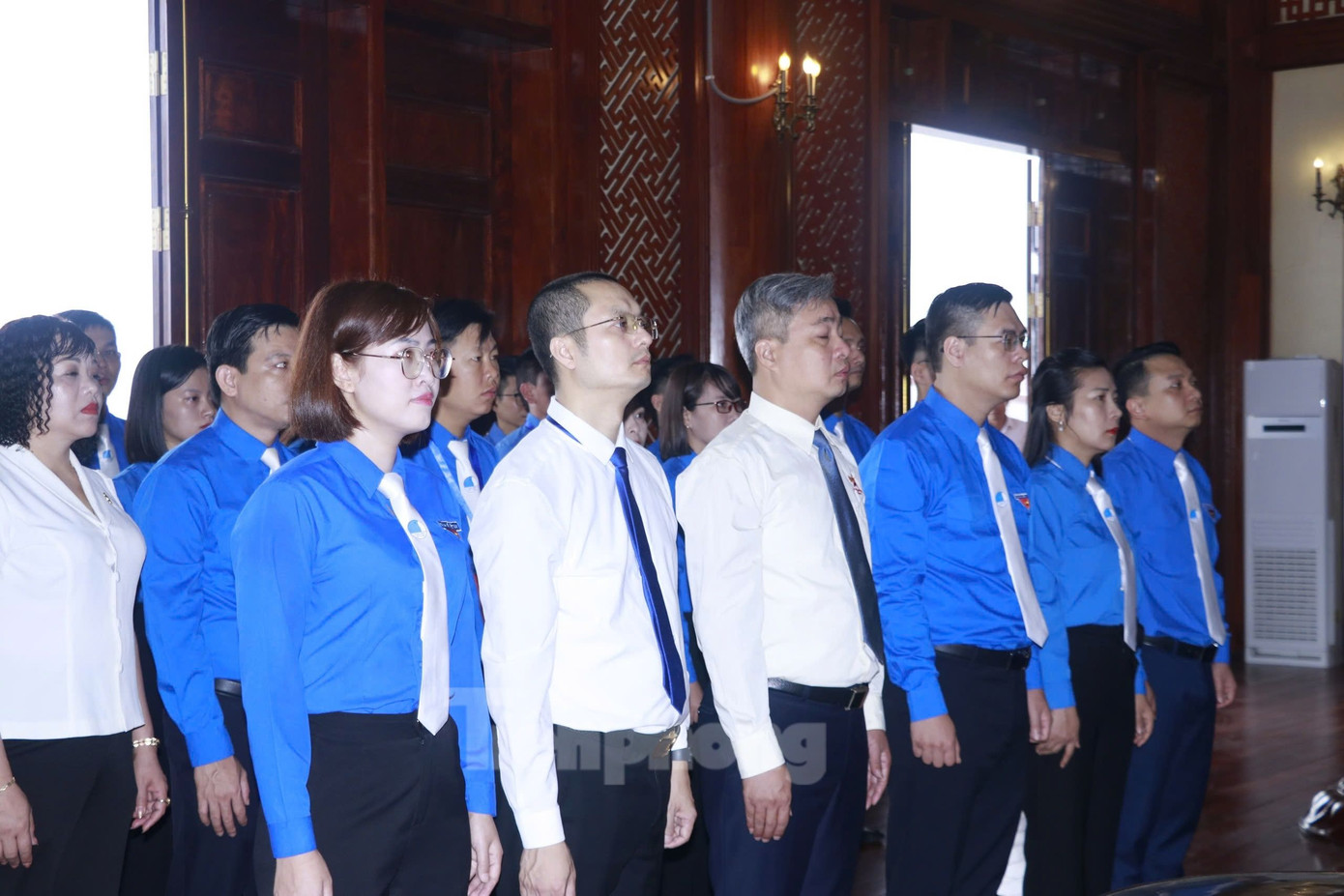 Tại khu tưởng niệm Chủ tịch Hồ Chí Minh, đoàn đại biểu tham dự Đại hội Hội LHTN Việt Nam tỉnh Yên Bái lần thứ VI, nhiệm kỳ 2024 - 2029 đã dâng hương, báo cáo kết quả hoạt động công tác đoàn, hoạt động Hội LHTN Việt Nam tỉnh. Tại khu tưởng niệm Chủ tịch Hồ Chí Minh, đoàn đại biểu tham dự Đại hội Hội LHTN Việt Nam tỉnh Yên Bái lần thứ VI, nhiệm kỳ 2024 - 2029 đã dâng hương, báo cáo kết quả hoạt động công tác đoàn, hoạt động Hội LHTN Việt Nam tỉnh.