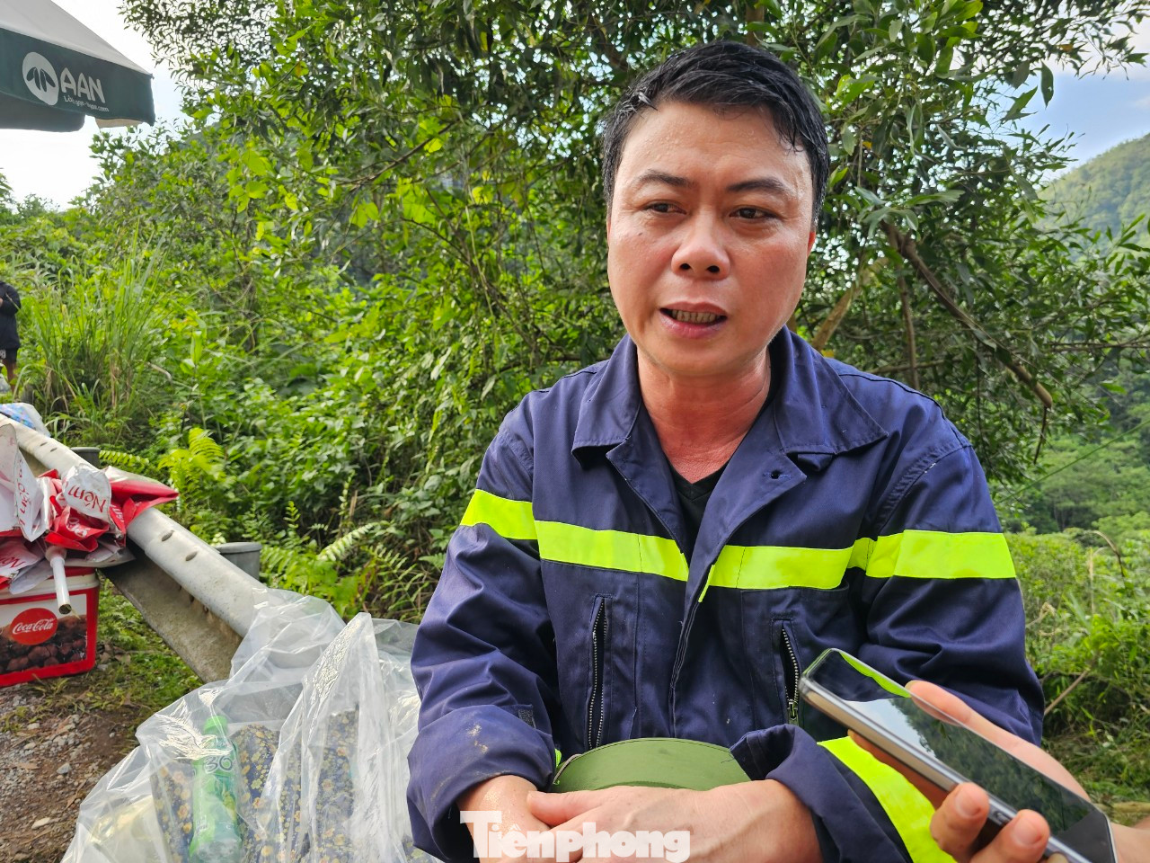 Thượng tá Phan Minh Học kể lại những giây phút bàng hoàng ban đầu khi tiếp cận hiện trường vụ sạt lở. Thượng tá Phan Minh Học kể lại những giây phút bàng hoàng ban đầu khi tiếp cận hiện trường vụ sạt lở.