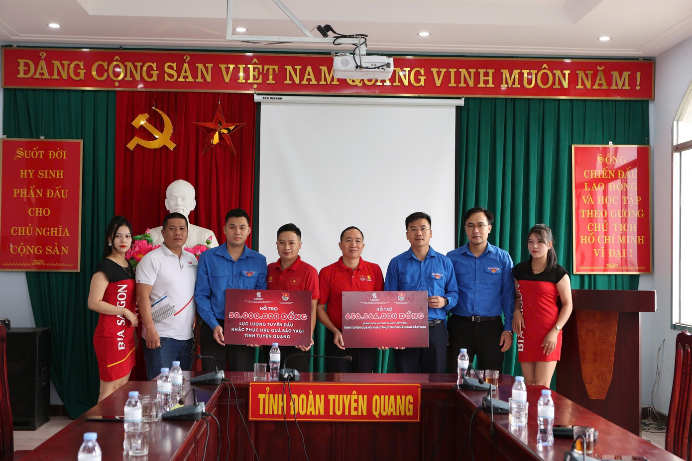 Trung ương đoàn và Sabeco trao hỗ trợ tại Yên Bái và Tuyên Quang.
