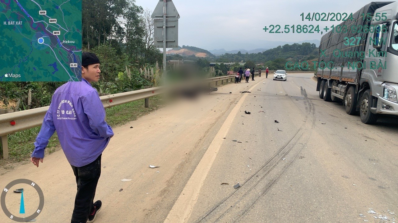 Nguyên nhân ban đầu xác định do 2 xe máy đi ngược chiều. Nguyên nhân ban đầu xác định do 2 xe máy đi ngược chiều.