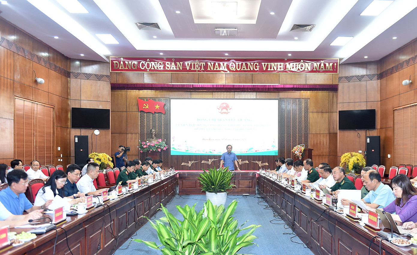 Phó Thủ tướng Trần Lưu Quang làm việc với tỉnh Điện Biên. Ảnh: Hải Minh.