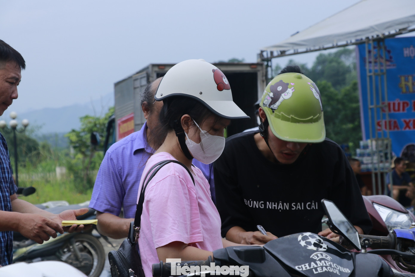 Sửa chữa xe máy bị ngập nước miễn phí cho bà con vùng lũ Yên Bái ảnh 14