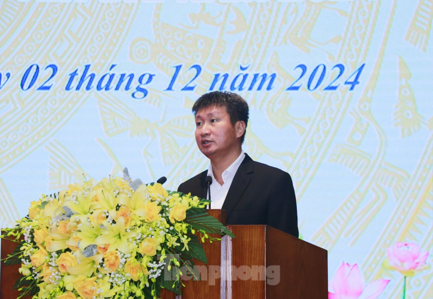 Bí thư Tỉnh ủy, Chủ tịch UBND tỉnh Yên Bái nhấn mạnh, là thanh niên hãy mạnh dạn, dám nghĩ, dám làm, dám chịu trách nhiệm, làm từng việc một để tìm kiếm con đường của bản thân, vươn lên khẳng định mình. Bí thư Tỉnh ủy, Chủ tịch UBND tỉnh Yên Bái nhấn mạnh, là thanh niên hãy mạnh dạn, dám nghĩ, dám làm, dám chịu trách nhiệm, làm từng việc một để tìm kiếm con đường của bản thân, vươn lên khẳng định mình.