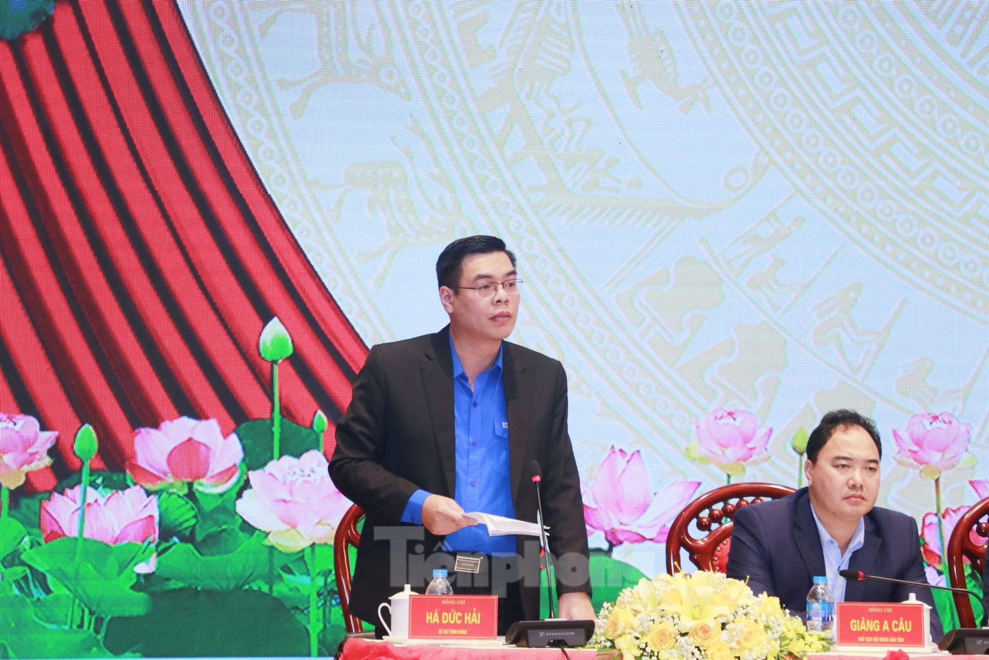 Anh Hà Đức Hải - Bí thư Tỉnh Đoàn Yên Bái trả lời ý kiến của đoàn viên, thanh niên tại Hội nghị. Anh Hà Đức Hải - Bí thư Tỉnh Đoàn Yên Bái trả lời ý kiến của đoàn viên, thanh niên tại Hội nghị.