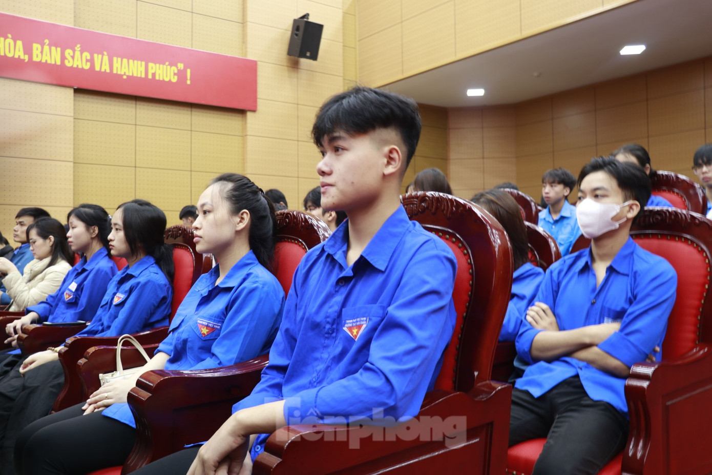Hơn 1.000 đại biểu là hội viên nông dân và đoàn viên thanh niên tham gia Hội nghị đối thoại. Hơn 1.000 đại biểu là hội viên nông dân và đoàn viên thanh niên tham gia Hội nghị đối thoại.