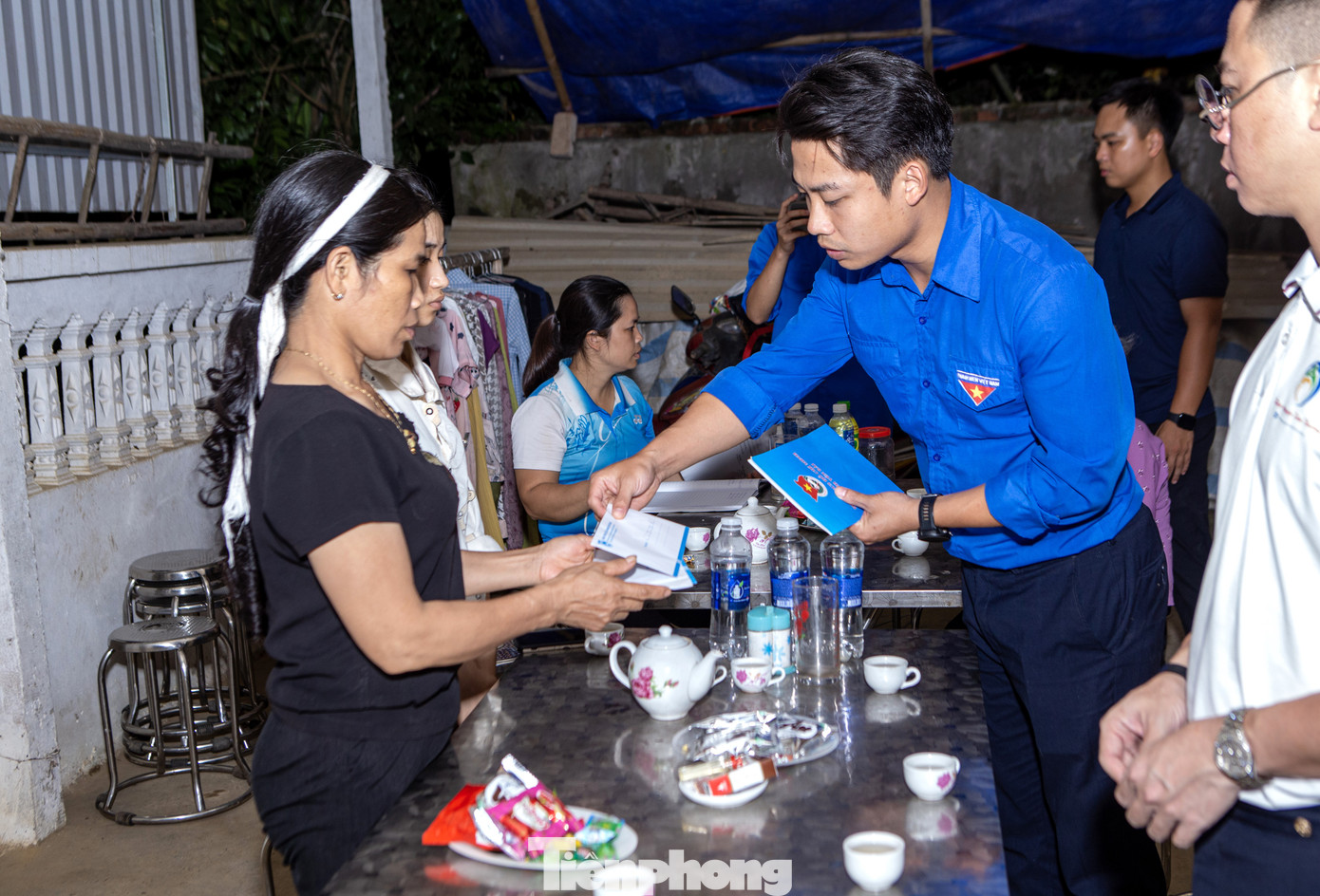 Anh Đồng Mạnh Linh - Phó Bí thư Tỉnh Đoàn Yên Bái cho biết, những tổn thất về con người là không thể cứu vãn, với những cảm thông sâu sắc nhất với bà con đã trải qua nỗi đau tột cùng về việc mất đi người thân, mong muốn với sự quan tâm, động viên, hỗ trợ kịp thời của Tỉnh Đoàn Yên Bái nói riêng và các đơn vị, tổ chức, cá nhân nói chung sẽ giúp các gia đình vững lại tinh thần, vượt qua đau thương.