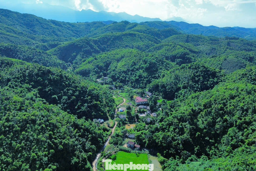 Theo người dân nơi đây, khi có chủ trương xây dựng sân bay, đa số đều đồng tình, ủng hộ, nhường đất, giải phóng mặt bằng để dự án sớm được triển khai. Tuy nhiên, không hiểu vì sao, dù mặt bằng đã có nhưng đến nay vẫn chưa thấy hoạt động gì. Nhiều gia đình tranh thủ canh tác, trồng trọt nông nghiệp trong khi chờ sân bay được khởi công xây dựng.