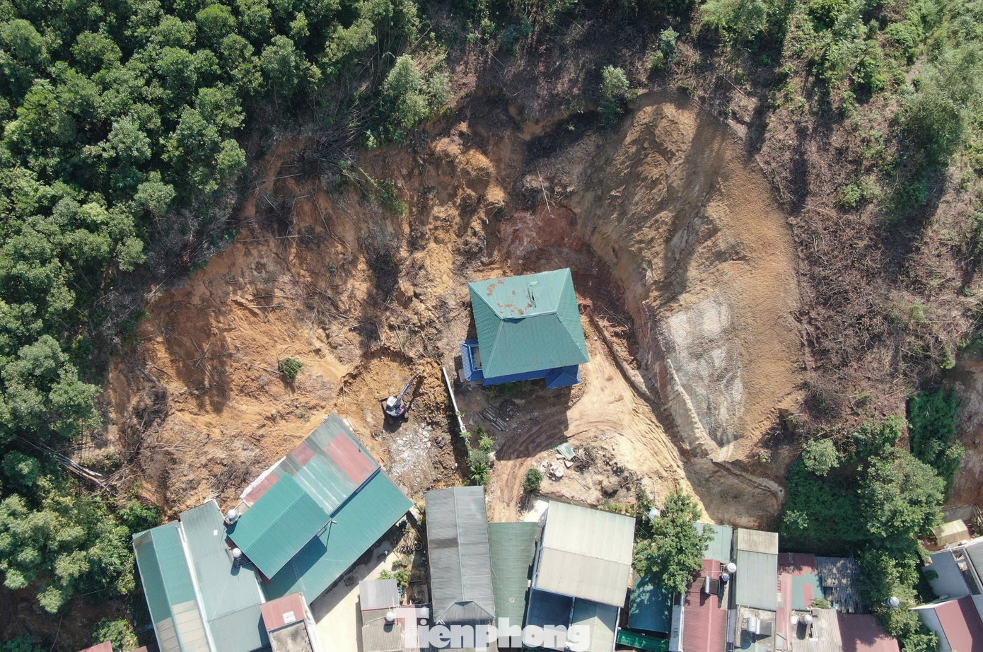 Theo thống kê của các ngành chức năng tỉnh Yên Bái, trên địa bàn hiện hơn 5.000 điểm đã và đang sạt lở. Sau bão lũ, người dân Yên Bái đang phải đối mặt với nguy cơ sạt lở đất. Công cuộc tái thiết, ổn định cuộc sống người dân đang được cấp ủy, chính quyền địa phương chú trọng hàng đầu.