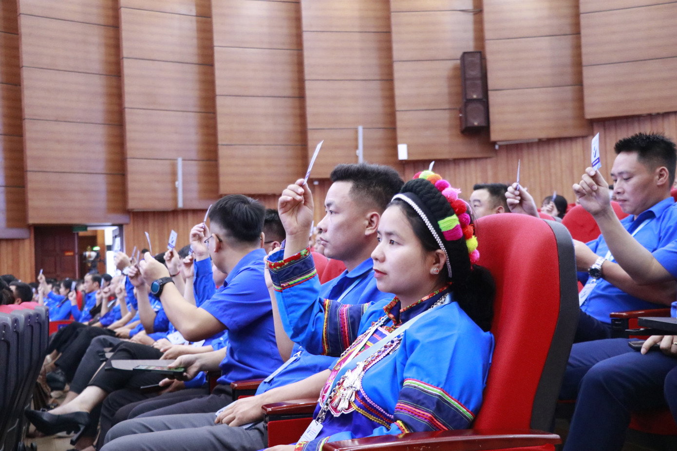 Sau phiên thảo luận, đại hội diễn ra một cách nghiêm túc, công khai, minh bạch qua việc biểu quyết bầu chọn Đại biểu tham dự Đại hội Hội LHTN Việt Nam và lựa chọn ra các Ủy viên Hội LHTN Việt Nam tỉnh Lào Cai khóa VI, nhiệm Kỳ 2024 - 2029.