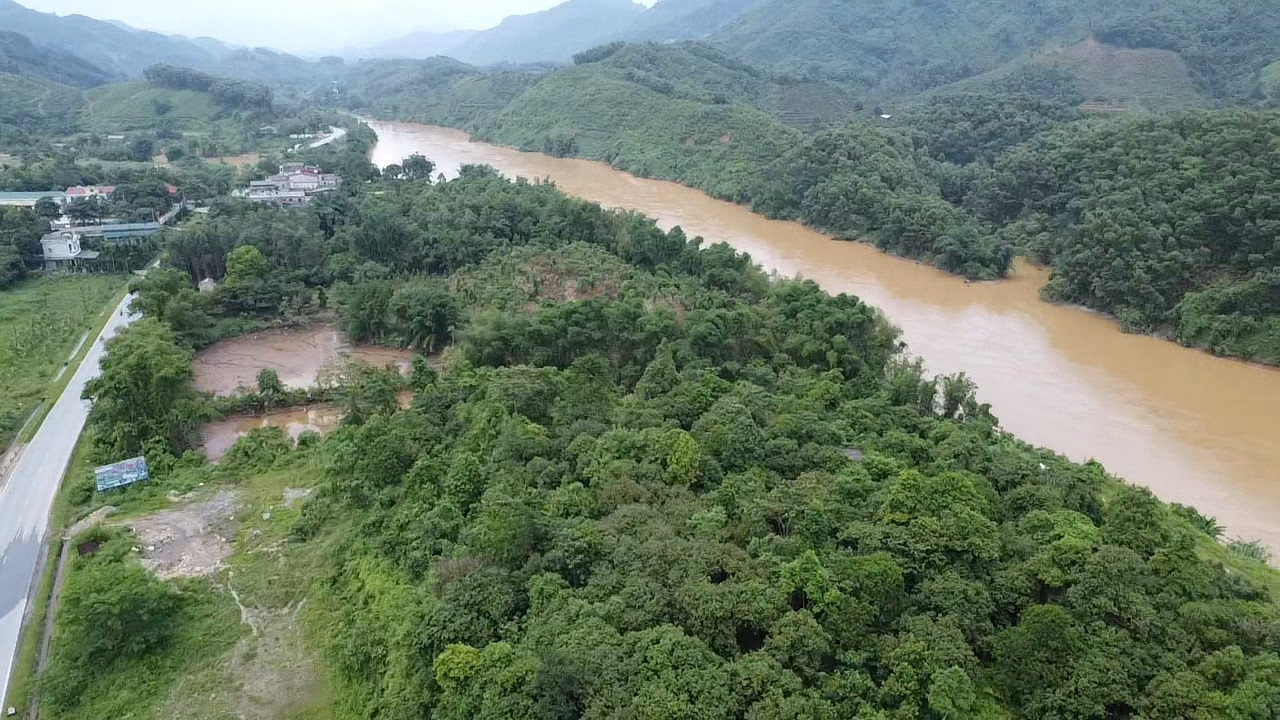 Mực nước Sông Lô vẫn đang dâng cao, tỉnh Hà Giang chỉ đạo khẩn các địa phương tập trung khắc phục và chủ động ứng phó với mưa lớn trên địa bàn tỉnh. Mực nước Sông Lô vẫn đang dâng cao, tỉnh Hà Giang chỉ đạo khẩn các địa phương tập trung khắc phục và chủ động ứng phó với mưa lớn trên địa bàn tỉnh.