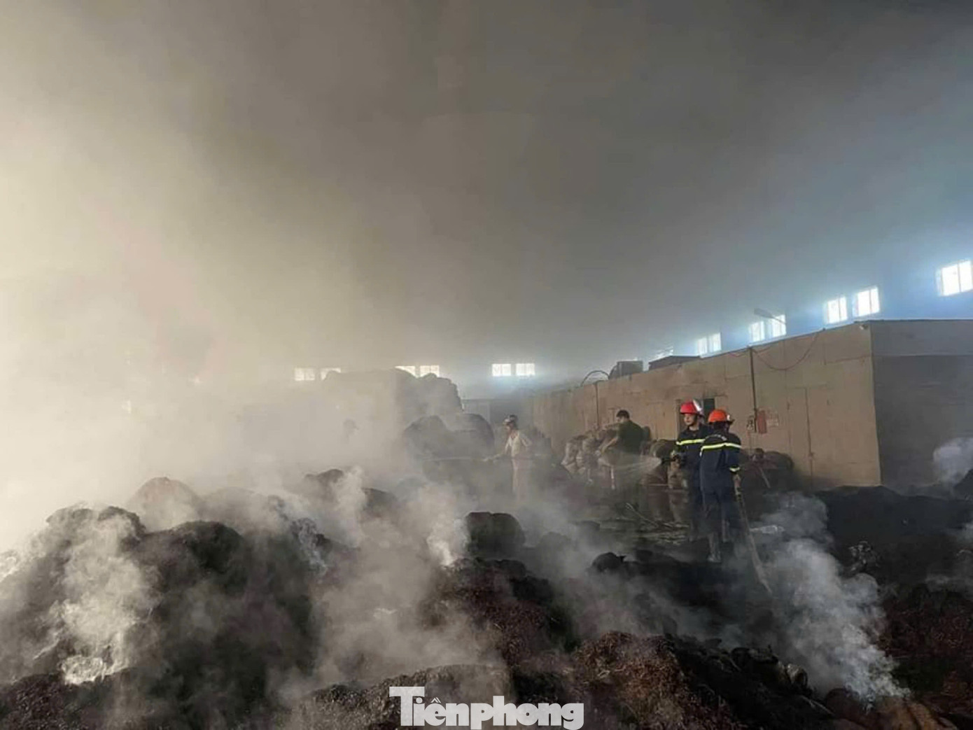 Vụ cháy khiến 8 tấn chè khô bị thiêu rụi.