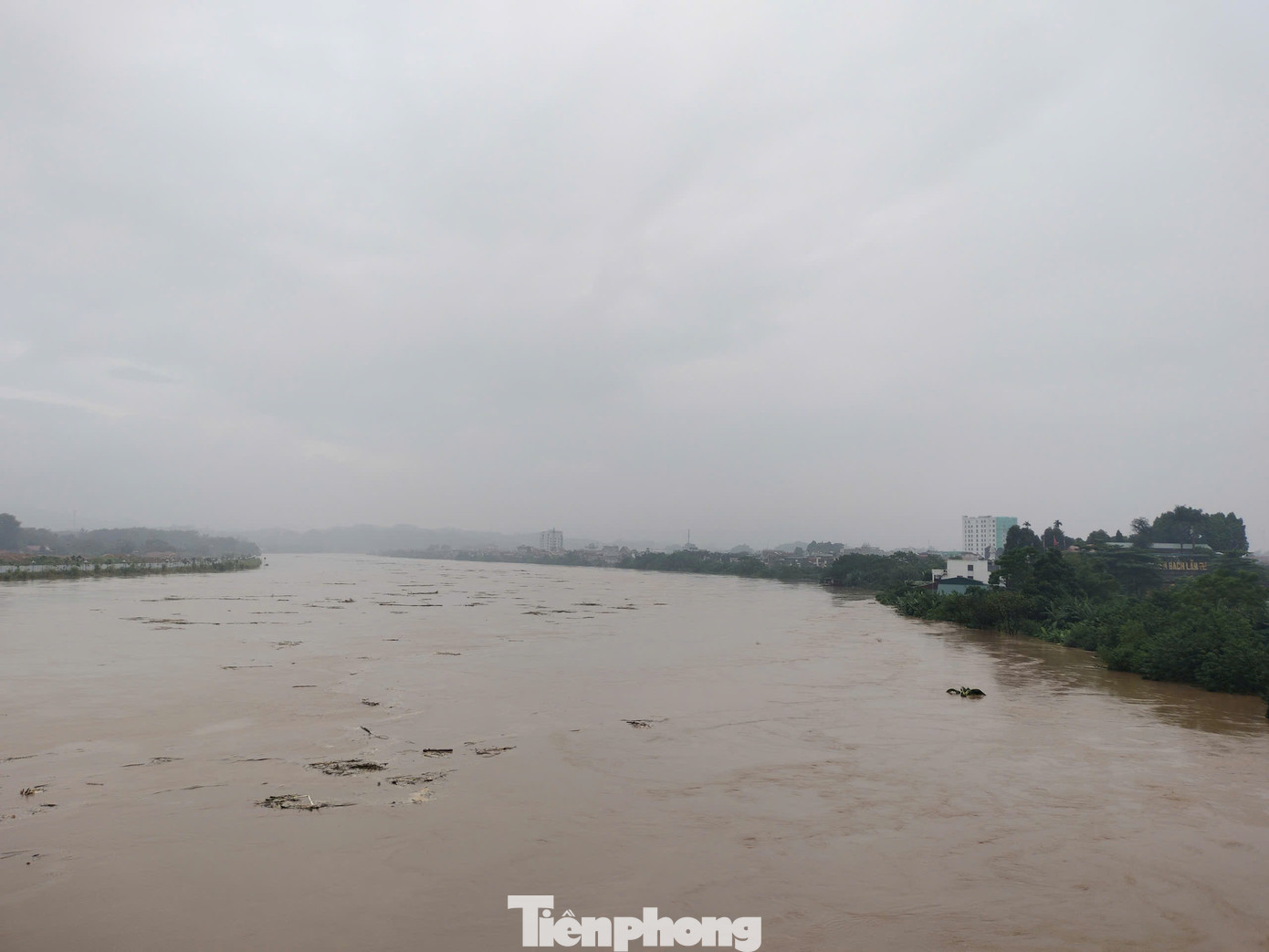 Theo Báo cáo nhanh của Ban Chỉ huy PCTT-TKCN các huyện, thị xã, thành phố, đến 9h sáng 9/9, trên toàn tỉnh có 3 người tử vong do sạt lở đất. Các nạn nhân được xác định là cháu S.T.T (10 tuổi, thôn suối Lót, xã Suối Giàng, huyện Văn Chấn), ông N.V.K (SN 1955, trú tại thôn 10, xã Động Quan, huyện Lục Yên) và cháu N.V.A, (7 tuổi trú tại thôn Nà Nọi, xã Liễu Đô, huyện Lục Yên). Mưa lũ khiến 4 người bị thương tại xã Liễu Đô và xã Động Quan, huyện Lục Yên.