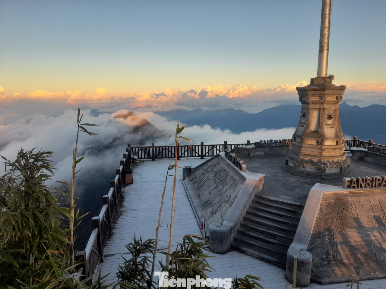 Khi nhiệt độ gia tăng, lớp sương muối tan dần.