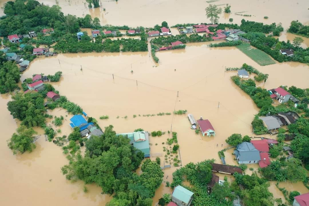 Mưa lớn cũng khiến nước sông, suối tại huyện Hòa An, tỉnh Cao Bằng dâng cao, gây ngập úng nhiều nhà dân.