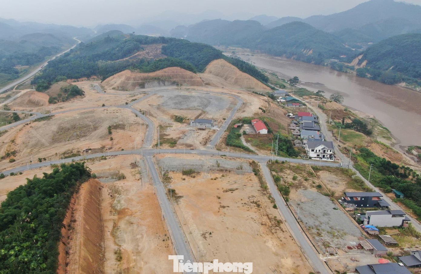 Việc khởi công xây dựng trong năm 2024 và hoàn thiện vào giữa năm sau là không thể. Hiện, dự án đang được Hội đồng thẩm định liên ngành nghiên cứu để điều chỉnh chủ trương đầu tư, nhằm sớm thu hút được nhà đầu tư để đầu năm 2025 có thể khởi công dự án.