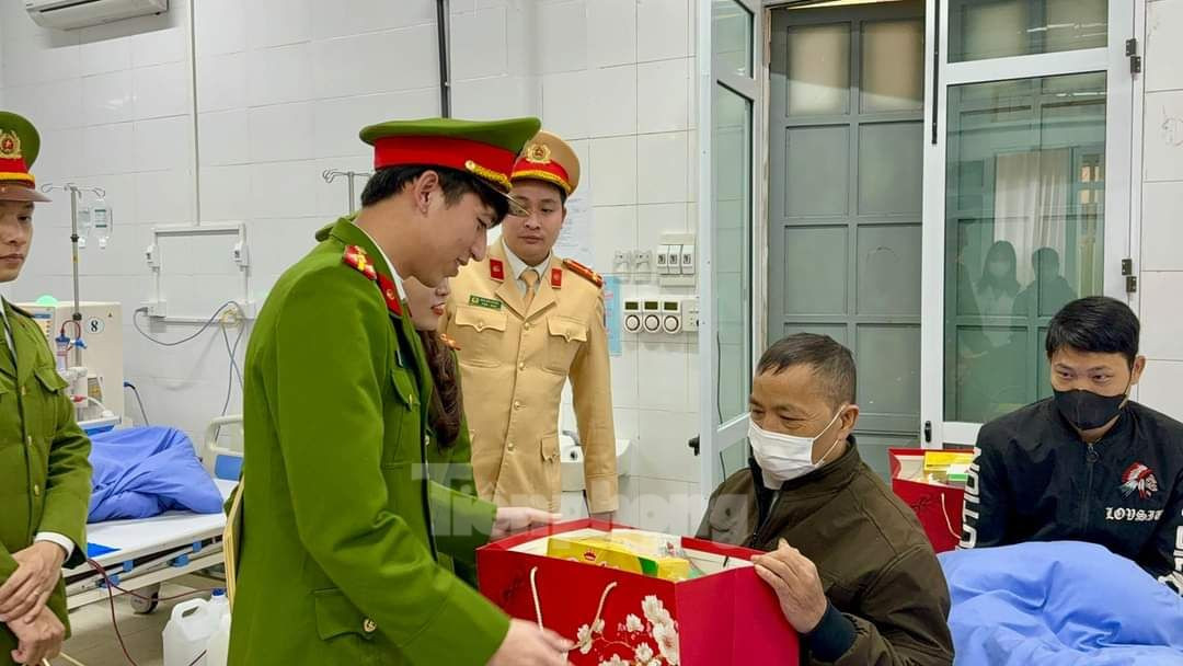 Trao đổi với Tiền Phong, Thượng úy Đặng Ngọc Dương - Phó Đội trưởng Đội Cảnh sát quản lý hành chính về trật tự xã hội, Bí thư đoàn thanh niên Công an huyện Văn Yên cho biết, với mong muốn "Mọi nhà đều có Tết", trong những ngày qua, thực hiện sự chỉ đạo của lãnh đạo Công an huyện, Đoàn thanh niên Công an huyện đã thực hiện nhiều chương trình, hoạt động thiết thực, ý nghĩa trên địa bàn.