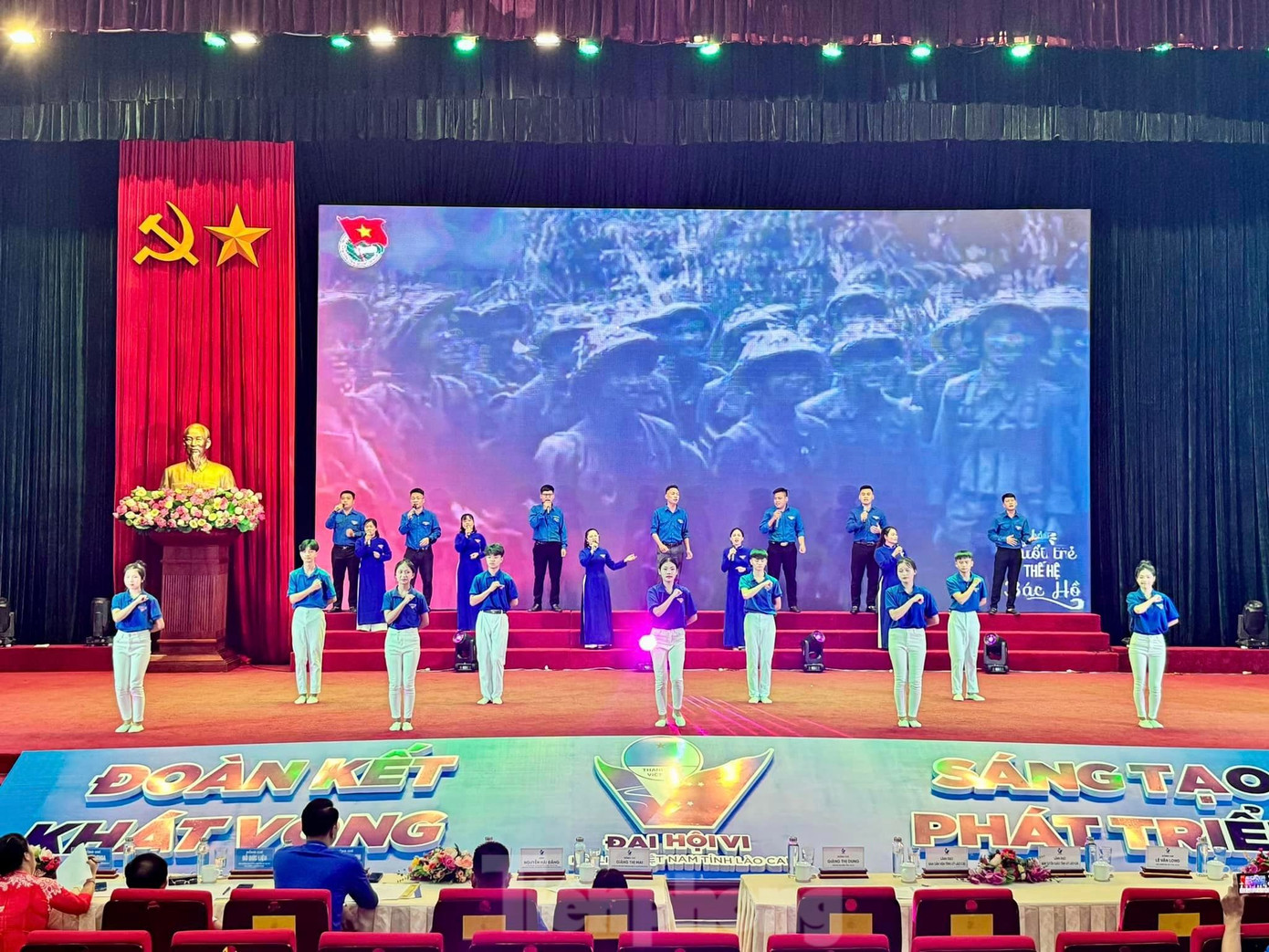 Liên hoan các nhóm tuyên truyền ca khúc cách mạng là hoạt động thu hút đông đảo sự quan tâm của đoàn viên, thanh niên.