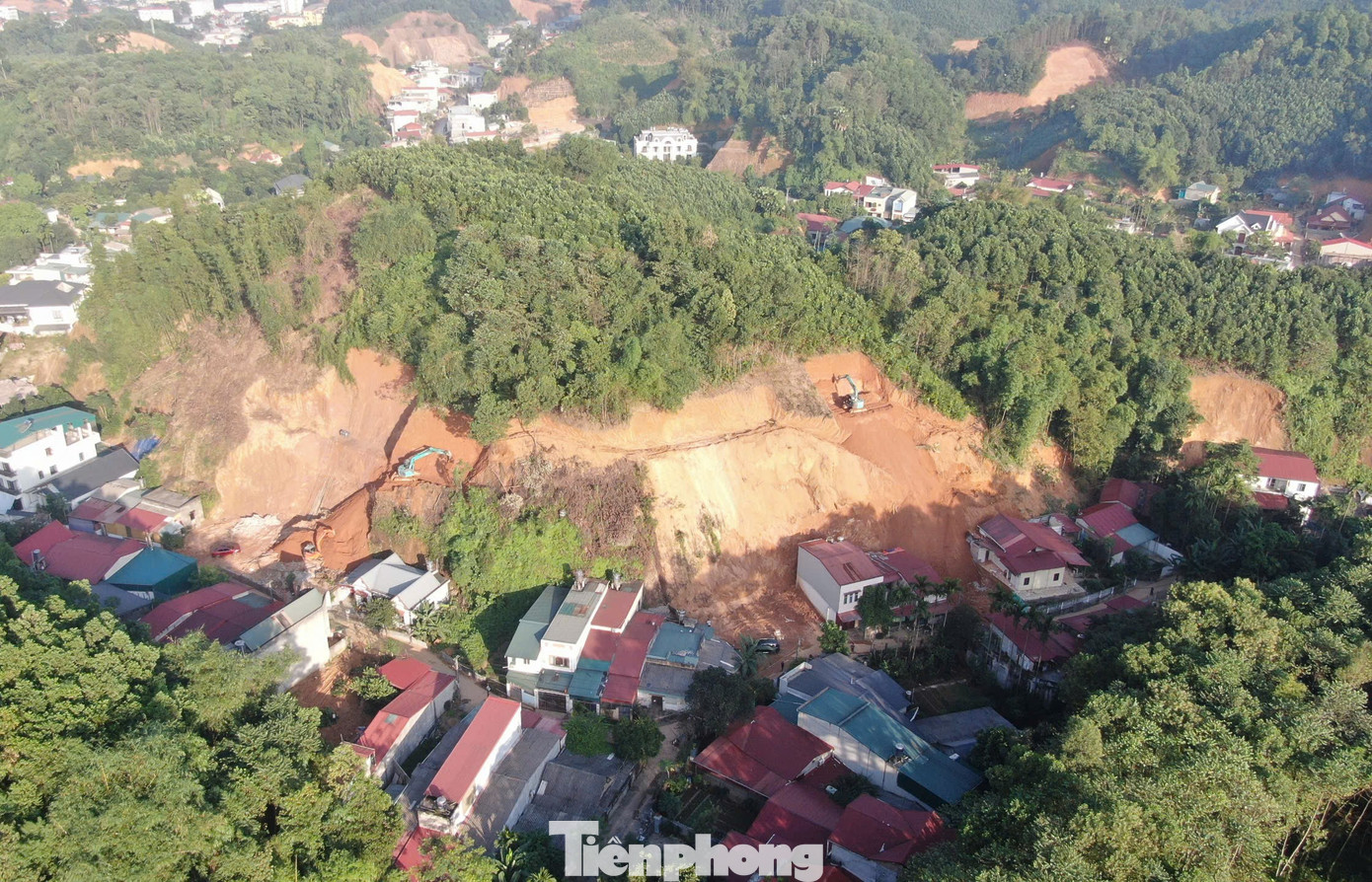 Tuy nhiên, hơn 1 tháng, công tác khắc phục hậu quả ở các địa phương vẫn ngổn ngang. Hiện TP Yên Bái có hơn 130 điểm sạt lở được khắc phục, trên 200 điểm đang được tiến hành.