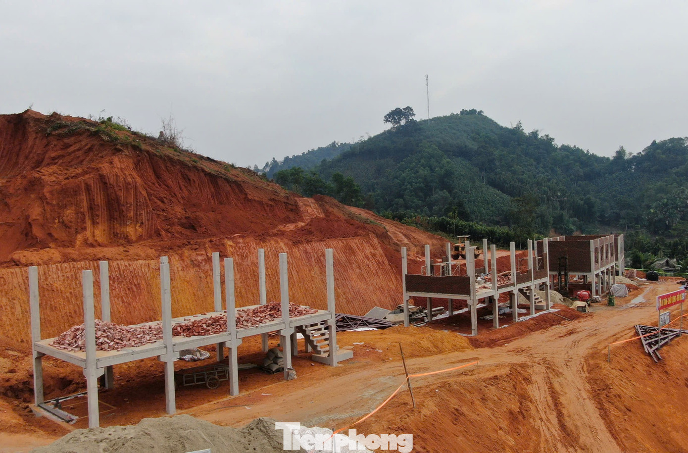 Chị Nhiên cho biết thêm, có nơi ở mới an toàn, bản thân cũng có thêm nghị lực để nuôi dưỡng cháu nhỏ, mẹ già và lo nghĩ cho cuộc sống sau này.