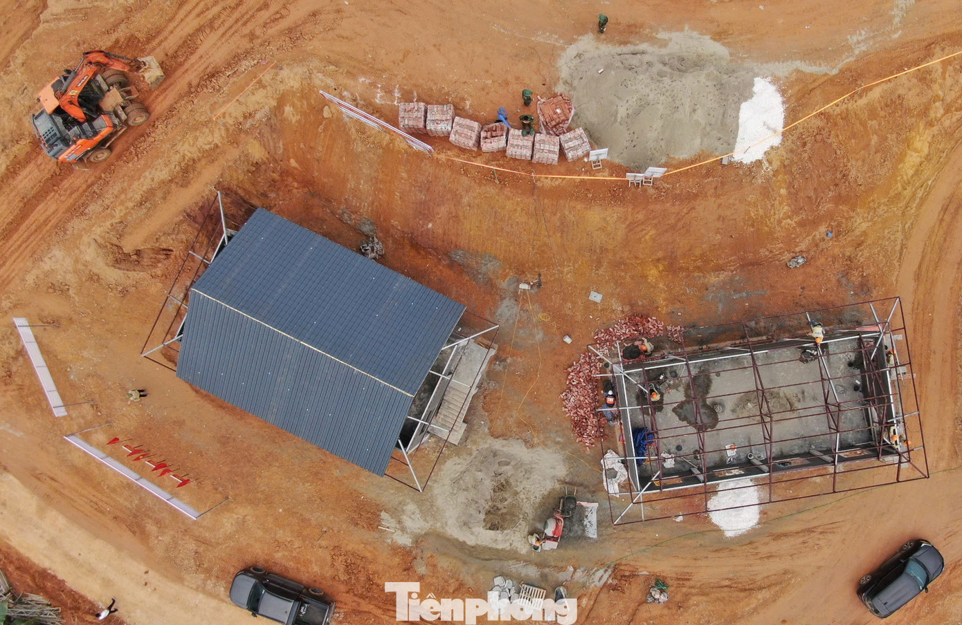 Đến ngày 18/12, khu tái định cư đã có mặt bằng 16 căn để thi công, cất nóc được 4 căn. Sau khi hoàn thành sẽ bàn giao để chính quyền địa phương cho người dân tiến hành bốc thăm chọn nhà và chuyển đến nơi ở mới.