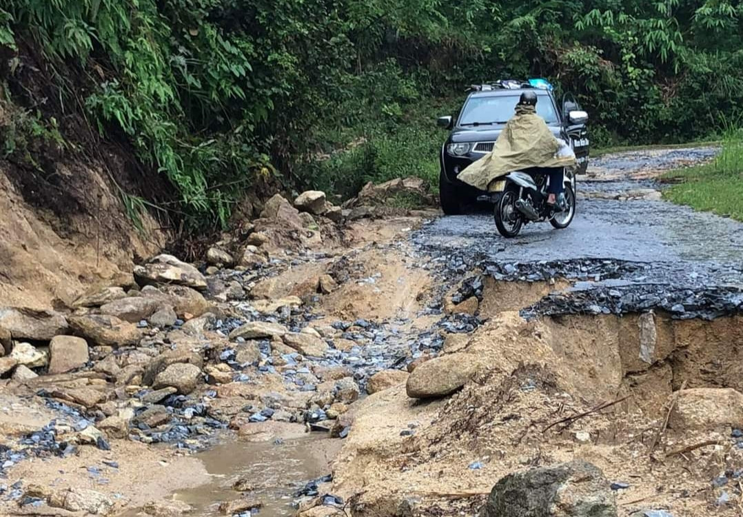 Tuyến đường Quảng Ngần - Thượng Sơn sang huyện Hoàng Su Phì bị sạt lở.