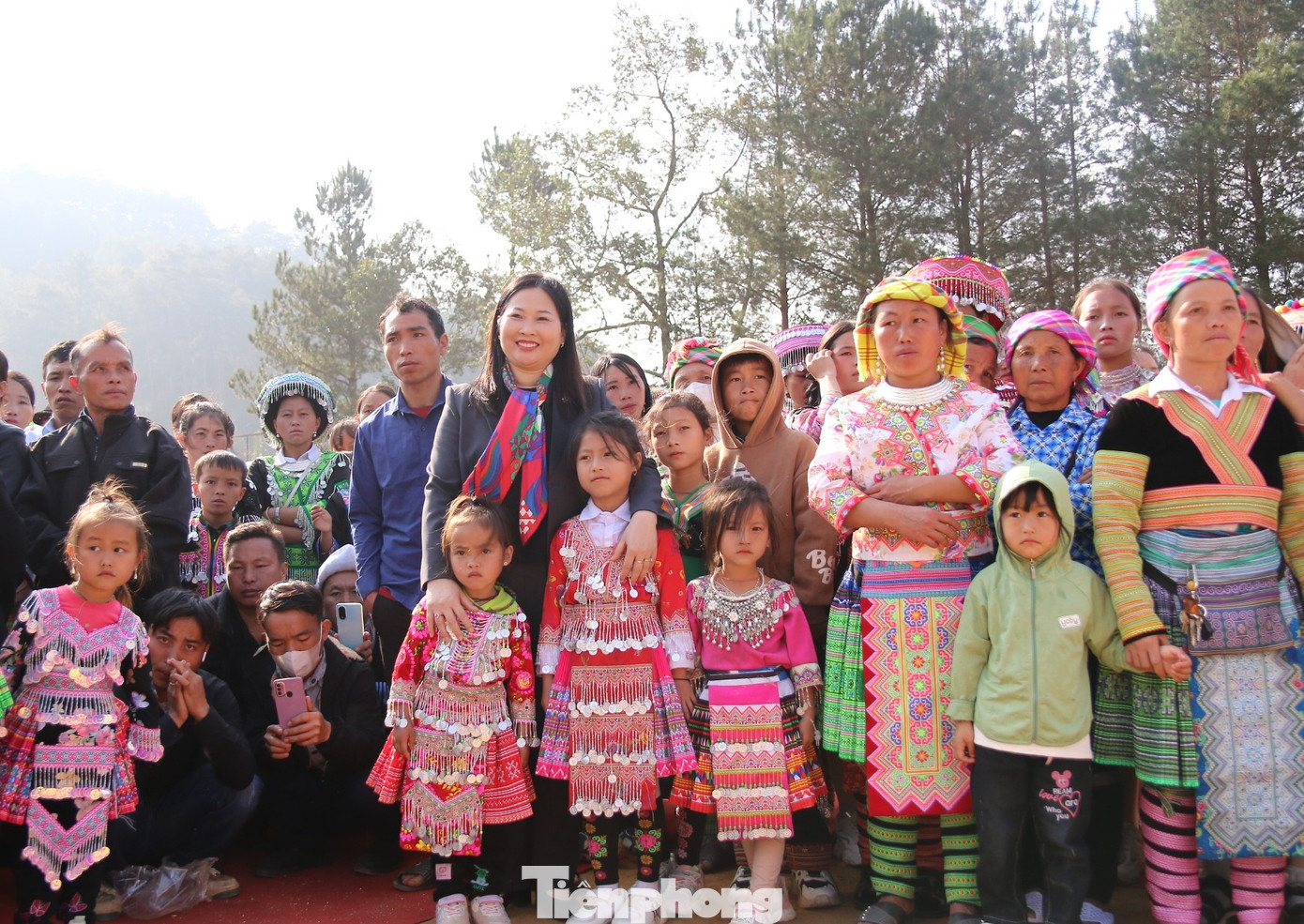 Đồng thời, là dịp để nhân dân các dân tộc cùng hội tụ, giao lưu văn hóa, tình cảm, tăng thêm sự hiểu biết, tạo điều kiện để các hoạt động văn hóa, văn nghệ, trò chơi dân gian được duy trì và phát triển, góp phần xây dựng nền văn hóa Việt Nam tiên tiến đậm đà bản sắc dân tộc. Đồng thời, là dịp để nhân dân các dân tộc cùng hội tụ, giao lưu văn hóa, tình cảm, tăng thêm sự hiểu biết, tạo điều kiện để các hoạt động văn hóa, văn nghệ, trò chơi dân gian được duy trì và phát triển, góp phần xây dựng nền văn hóa Việt Nam tiên tiến đậm đà bản sắc dân tộc.