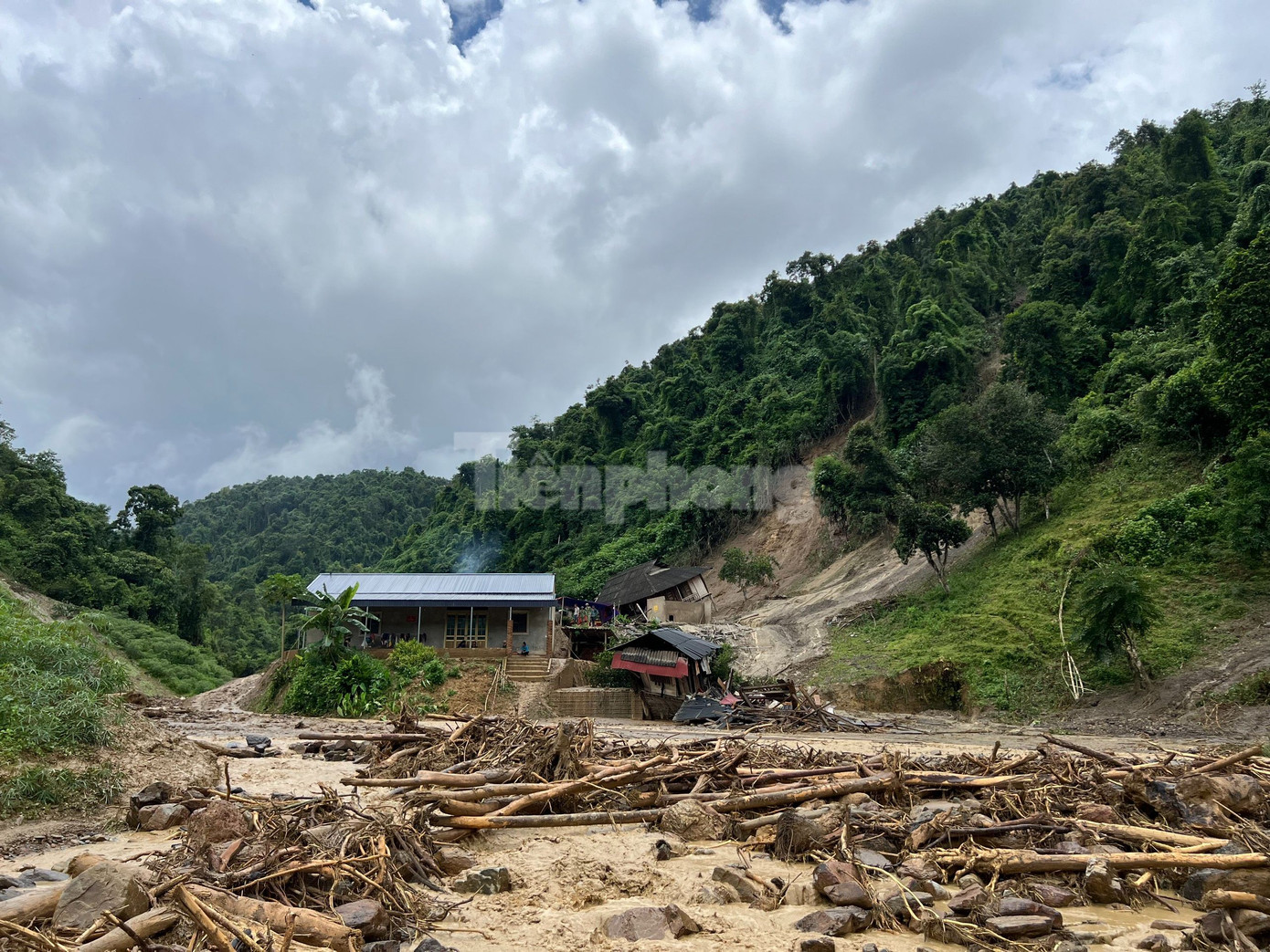 Trận lũ quét đã gây thiệt hại nặng nề về người và tài sản trên địa bàn xã Mường Pồn, huyện Điện Biên.
