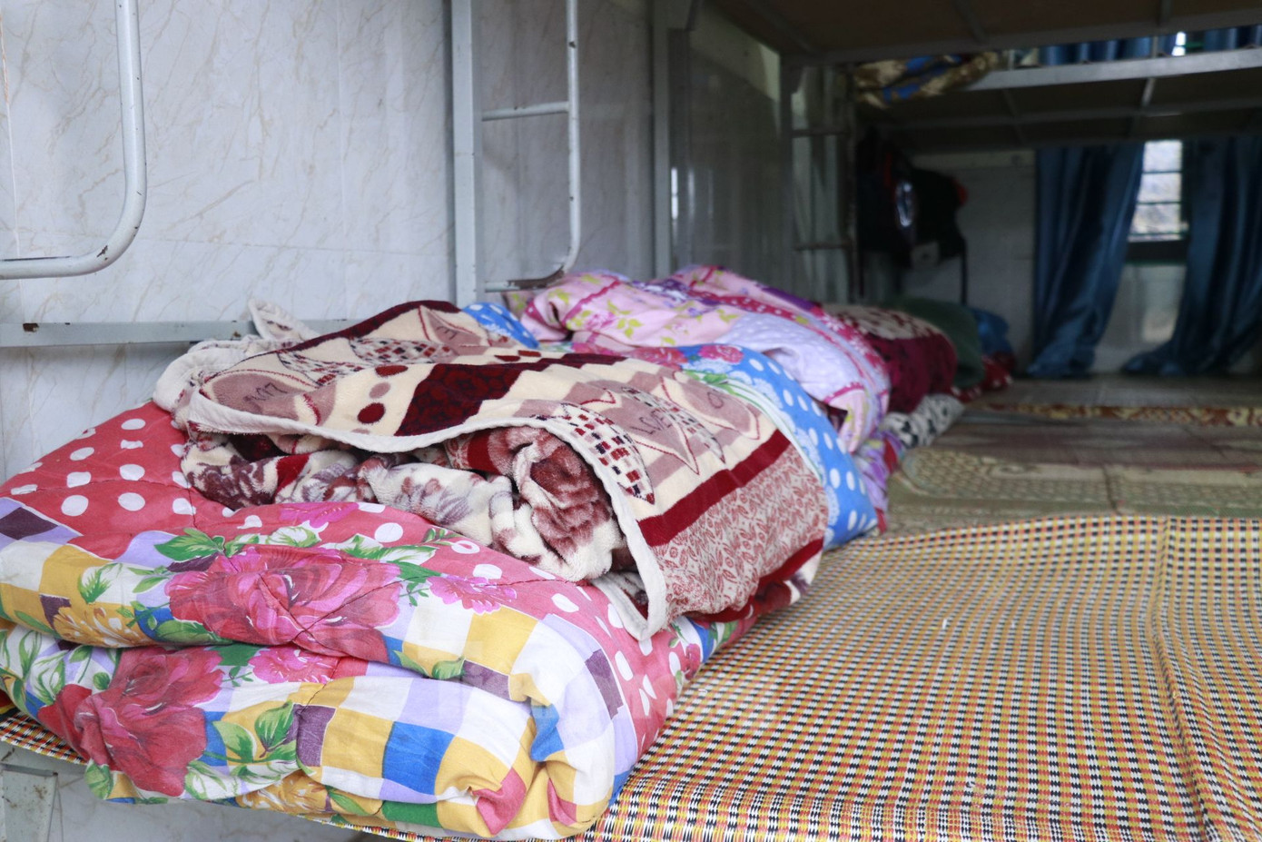 Ông Giàng A Thênh - Phó Chủ tịch UBND xã Chế Tạo chia sẻ, địa phương luôn quan tâm đến các chế độ của các em học sinh.