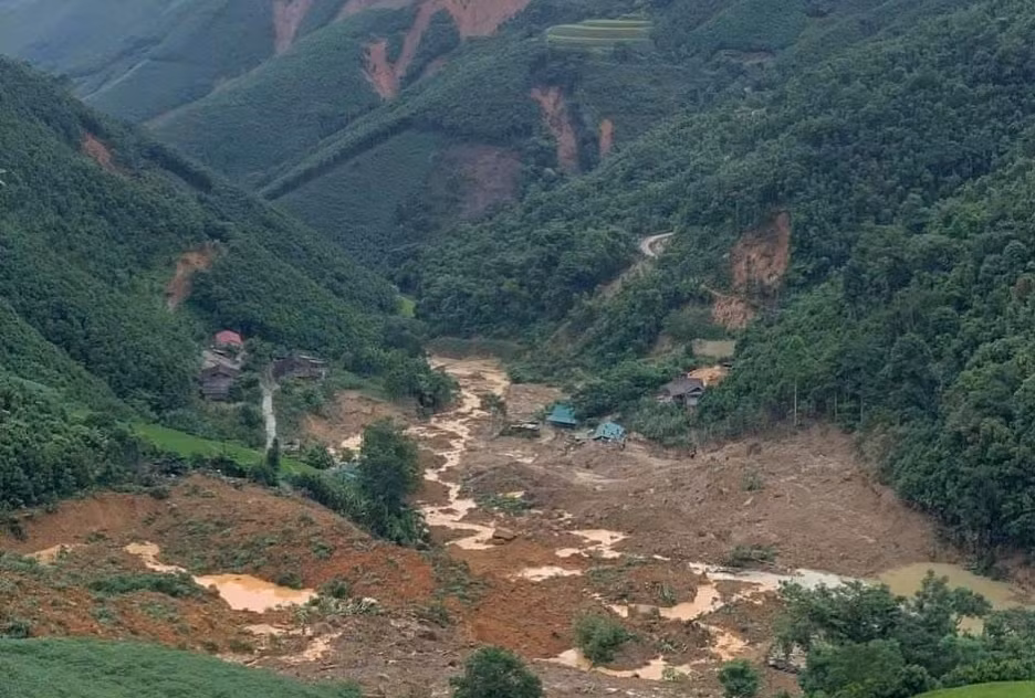 Hiện trường vụ sạt lở khiến 7 người chết, 11 người mất tích.