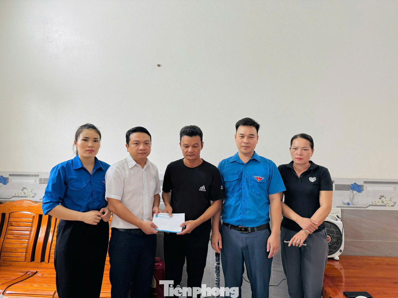 Tại các gia đình, lãnh đạo Tỉnh Đoàn Yên Bái đã gửi lời chia buồn sâu sắc đến thân nhân, gia đình có người thiệt mạng. Mong các gia đình sớm vượt qua nỗi đau, ổn định cuộc sống. Đồng thời, trao hỗ trợ của tỉnh đoàn cùng quà của các mạnh thường quân đến những gia đình.