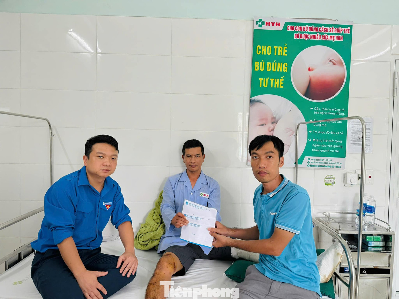 Đối với những gia đình có người thân bị thương, bị thiệt hại nặng nề về tài sản, hộ nghèo bị thiệt hại về nhà cửa, lãnh đạo tỉnh đoàn đến thăm hỏi, hỗ trợ, động viên, trao quà và hiện vật để bà con sớm ổn định cuộc sống.