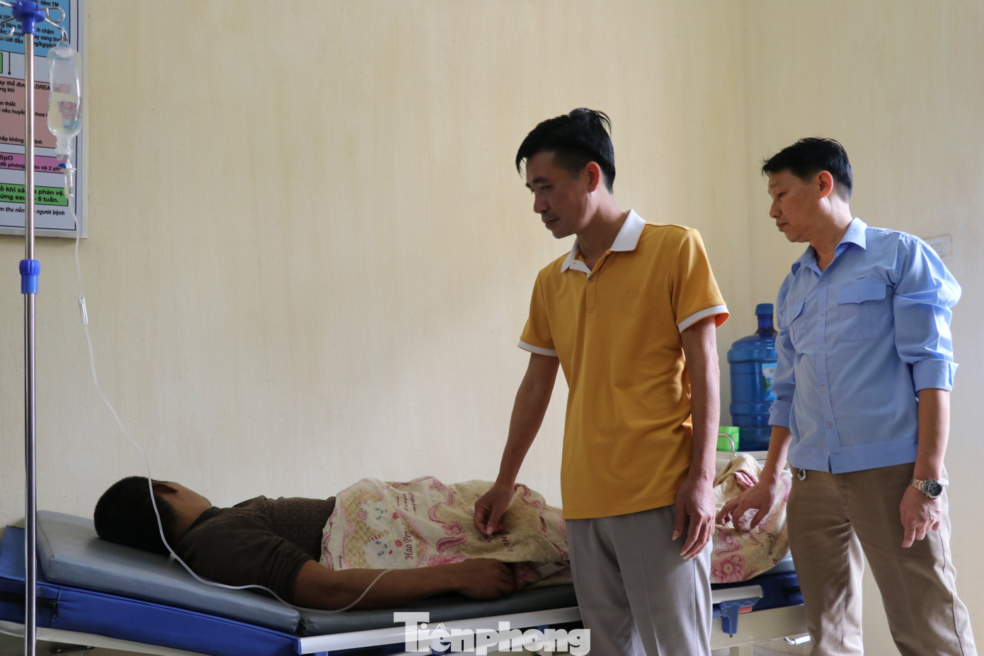 Do học viên đông, phòng ở cho học viên còn thiếu thốn, chật chội nên việc sinh hoạt của học viên gặp nhiều khó khăn. Lực lượng cán bộ mỏng, người cai nghiện hiện đang quản lý đông nên cán bộ thường xuyên phải trực tăng cường để đảm bảo công tác quản lý, giáo dục người nghiện và giữ vững an ninh trật tự đơn vị. Ông Lê Công Huấn - Giám đốc cơ sở cai nghiện ma túy tỉnh Yên Bái cho biết, quan điểm của cơ sở là tạo môi trường thân thiện, ấm áp cho người cai nghiện giúp họ không còn mặc cảm, tự ti, an tâm cai nghiện, sớm hòa nhập cộng đồng là người có ích cho xã hội.