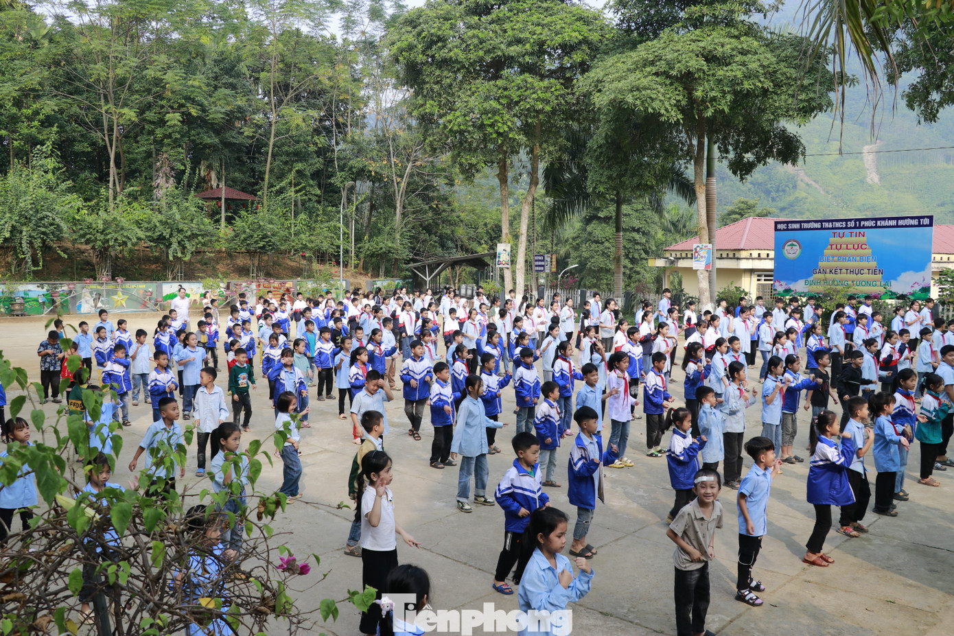 Những tiết học ngoại khóa, những buổi tập thể dục giữa giờ luôn tràn ngập tiếng cười.