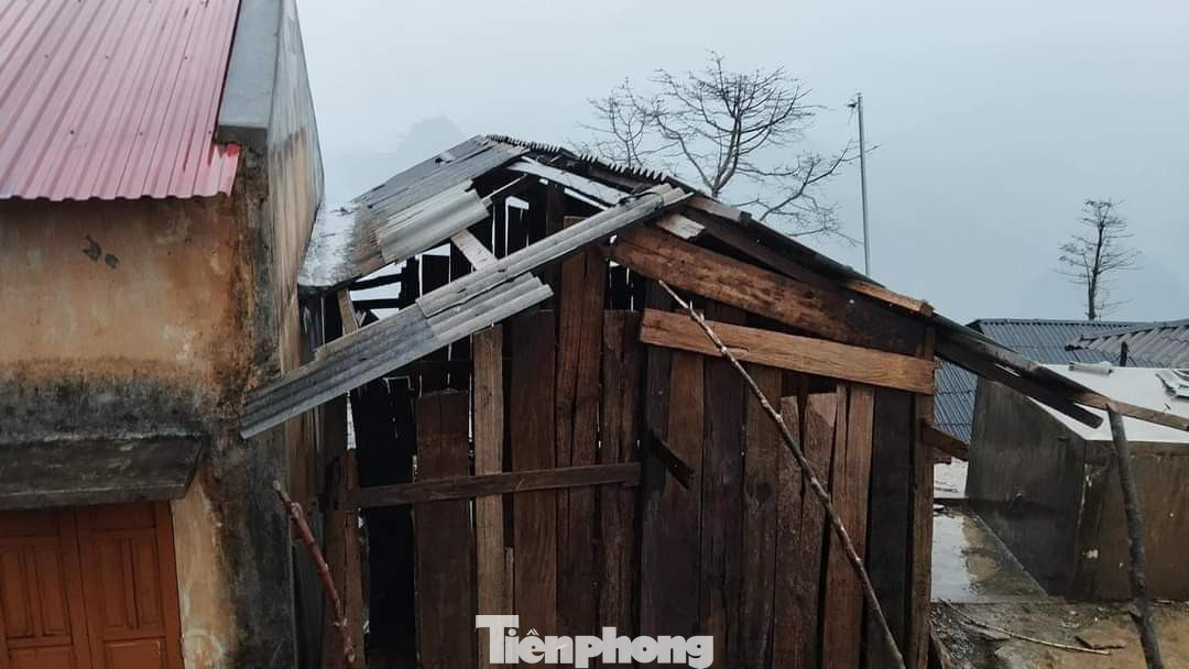 Mưa bão cũng khiến 7 ngôi nhà trên địa bàn xã bị thiệt hại nghiêm trọng.