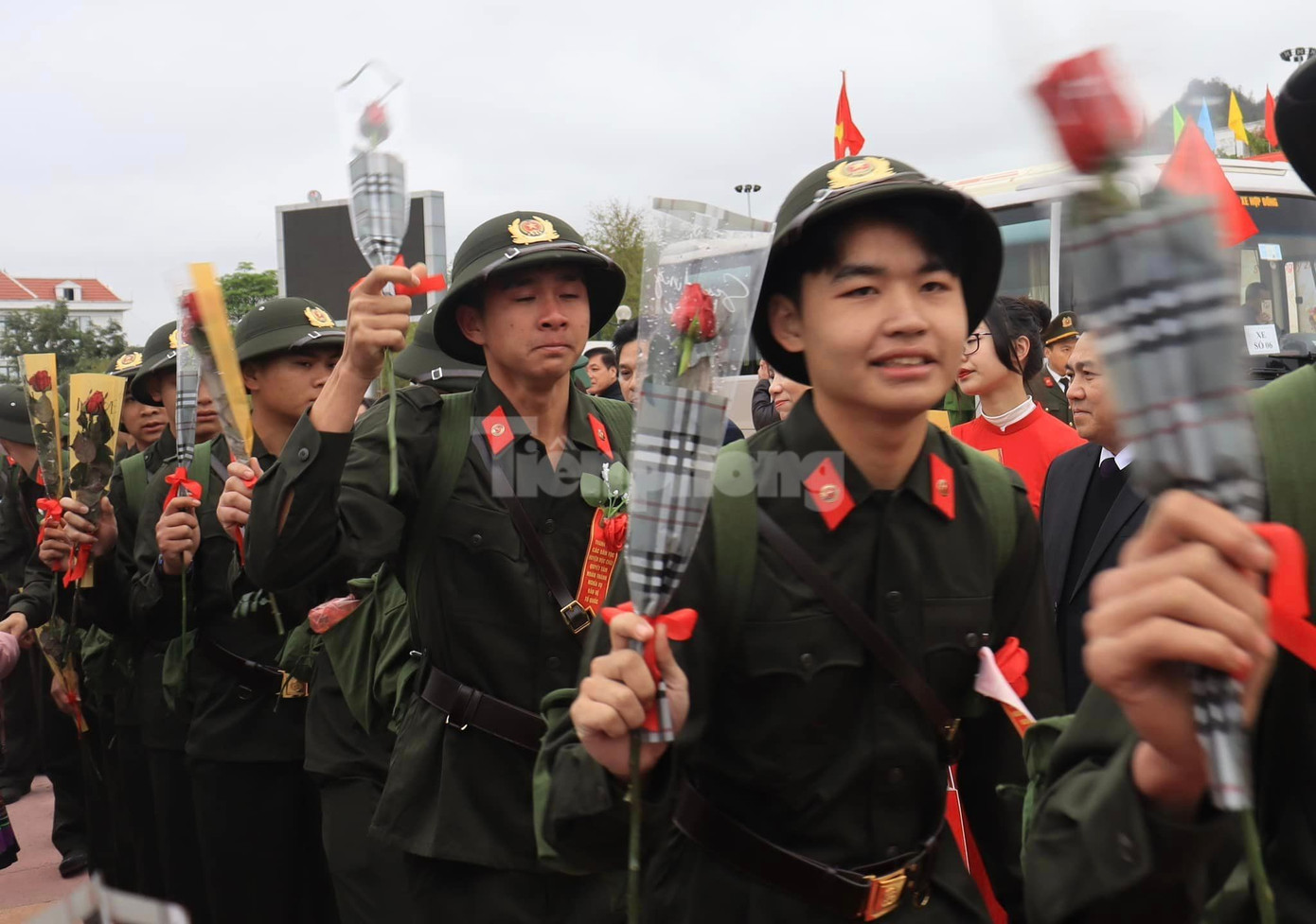 Cũng trong sáng 27/2, 1.716 thanh niên ưu tú tại các địa phương trong toàn tỉnh Sơn La cũng chuẩn bị lên đường nhập ngũ.