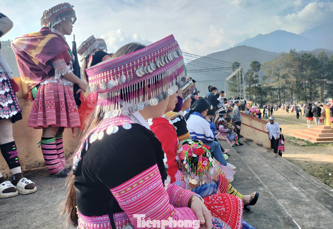 Thành thông lệ, lễ hội Gầu Tào của đồng bào Mông được tổ chức hàng năm mỗi dịp đầu xuân năm mới. Đây là lễ hội lớn nhất, tiêu biểu nhất của người Mông nhằm cầu con, cầu tạ trời đất, thần linh phù hộ cho người dân năm mới mùa màng bội thu, người người khỏe mạnh, nhà nhà có cuộc sống ấm no, hạnh phúc. Thành thông lệ, lễ hội Gầu Tào của đồng bào Mông được tổ chức hàng năm mỗi dịp đầu xuân năm mới. Đây là lễ hội lớn nhất, tiêu biểu nhất của người Mông nhằm cầu con, cầu tạ trời đất, thần linh phù hộ cho người dân năm mới mùa màng bội thu, người người khỏe mạnh, nhà nhà có cuộc sống ấm no, hạnh phúc.