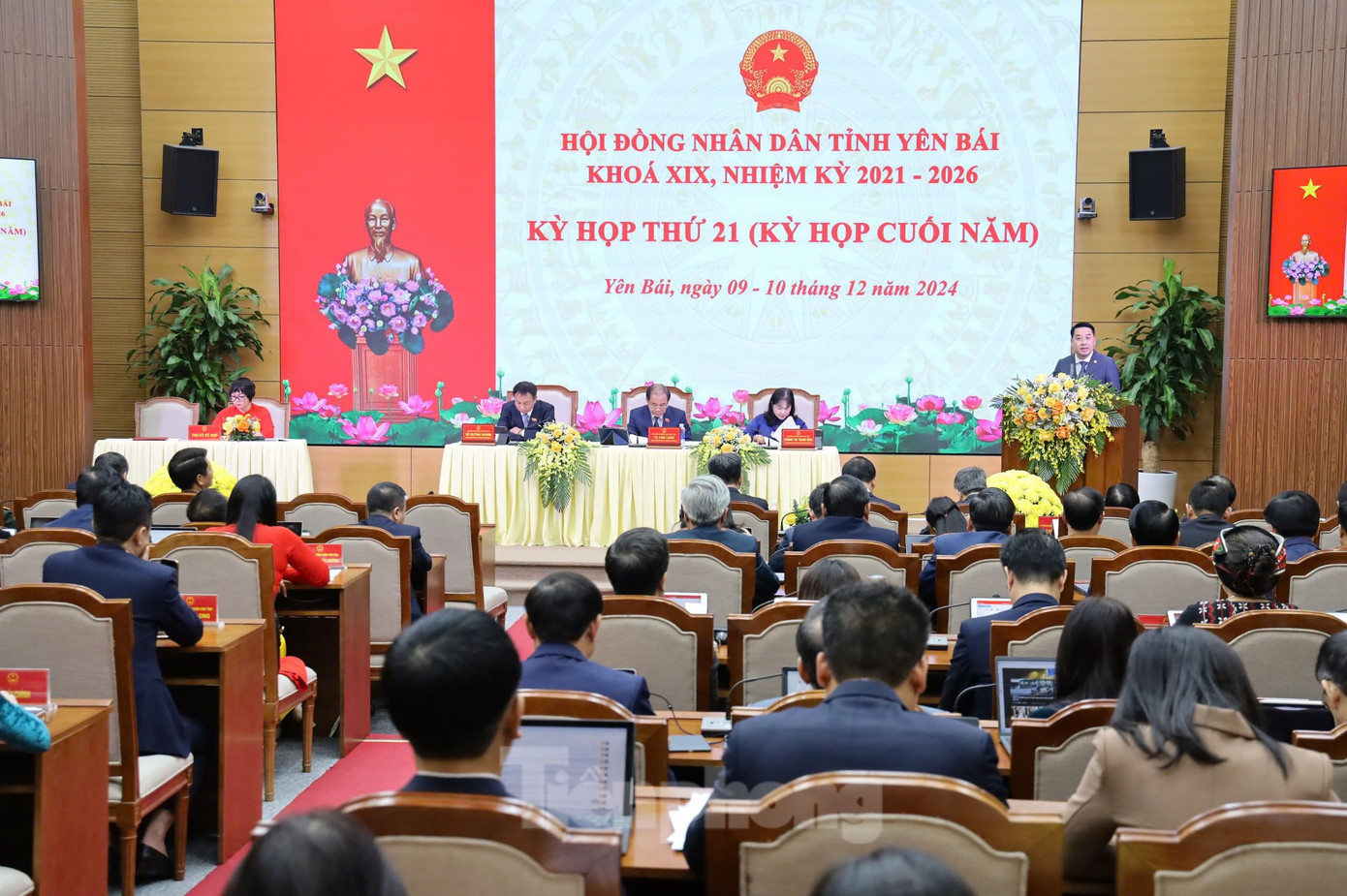 Kỳ họp thứ 21, HĐND tỉnh Yên Bái diễn ra trong 2 ngày 9 -10/12. Kỳ họp thứ 21, HĐND tỉnh Yên Bái diễn ra trong 2 ngày 9 -10/12.