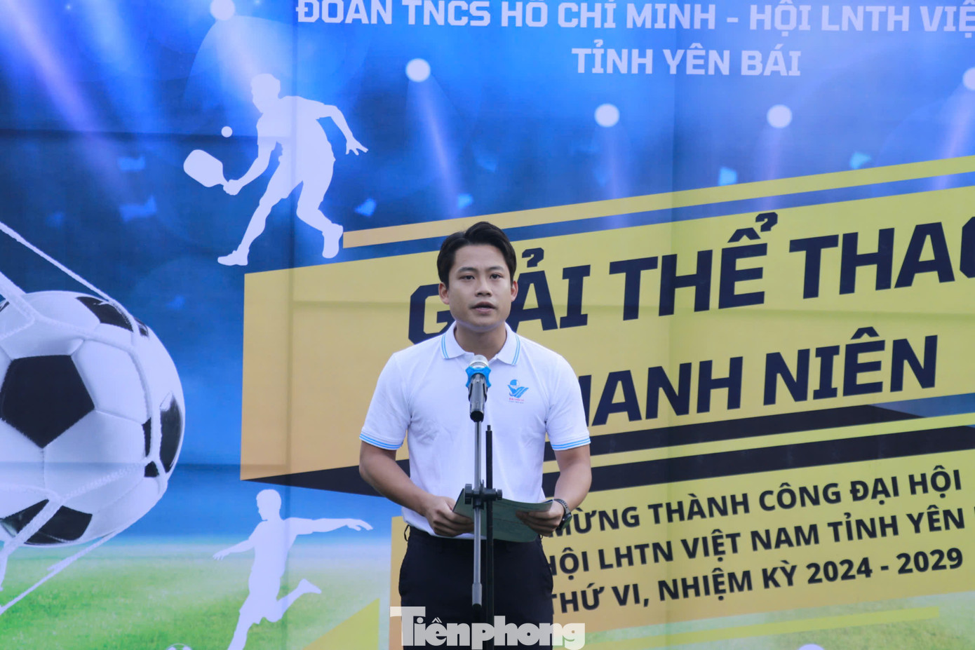 Anh Đồng Mạnh Linh - Phó Bí thư Tỉnh đoàn tuyên bố khai mạc Giải thể thao thanh niên Yên Bái.