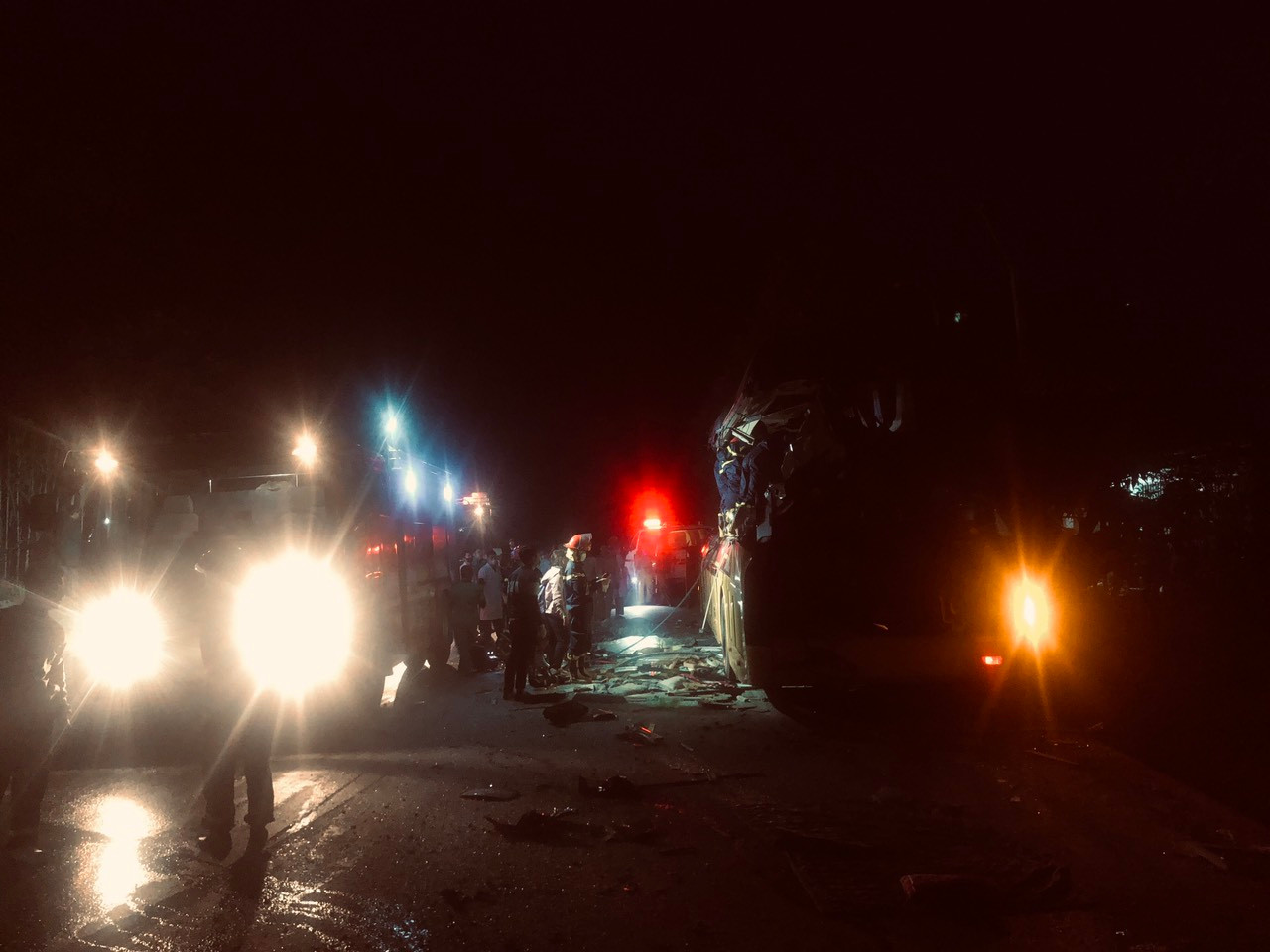 Hiện trường vụ tai nạn giao thông. Hiện trường vụ tai nạn giao thông.