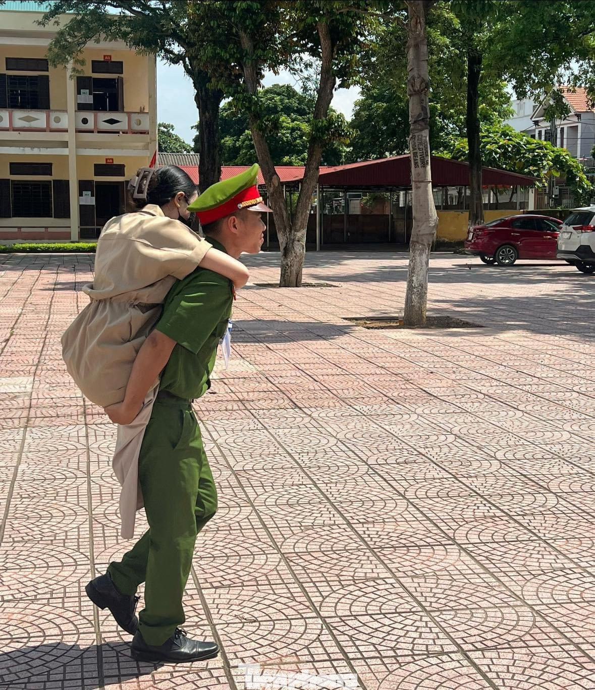 Hình ảnh đẹp khiến nhiều người xúc động và chia sẻ trên mạng xã hội.